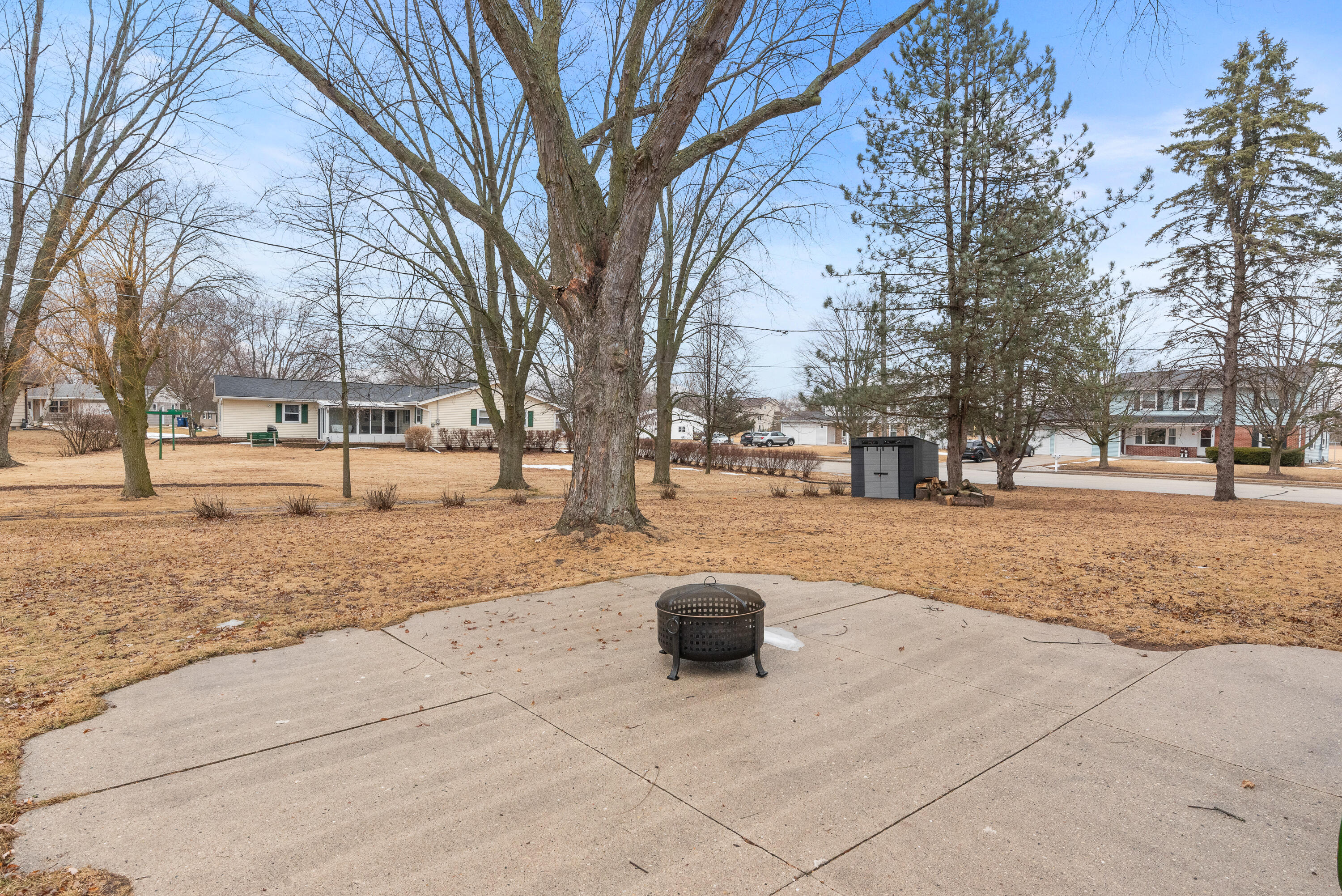 241 Manor Dr