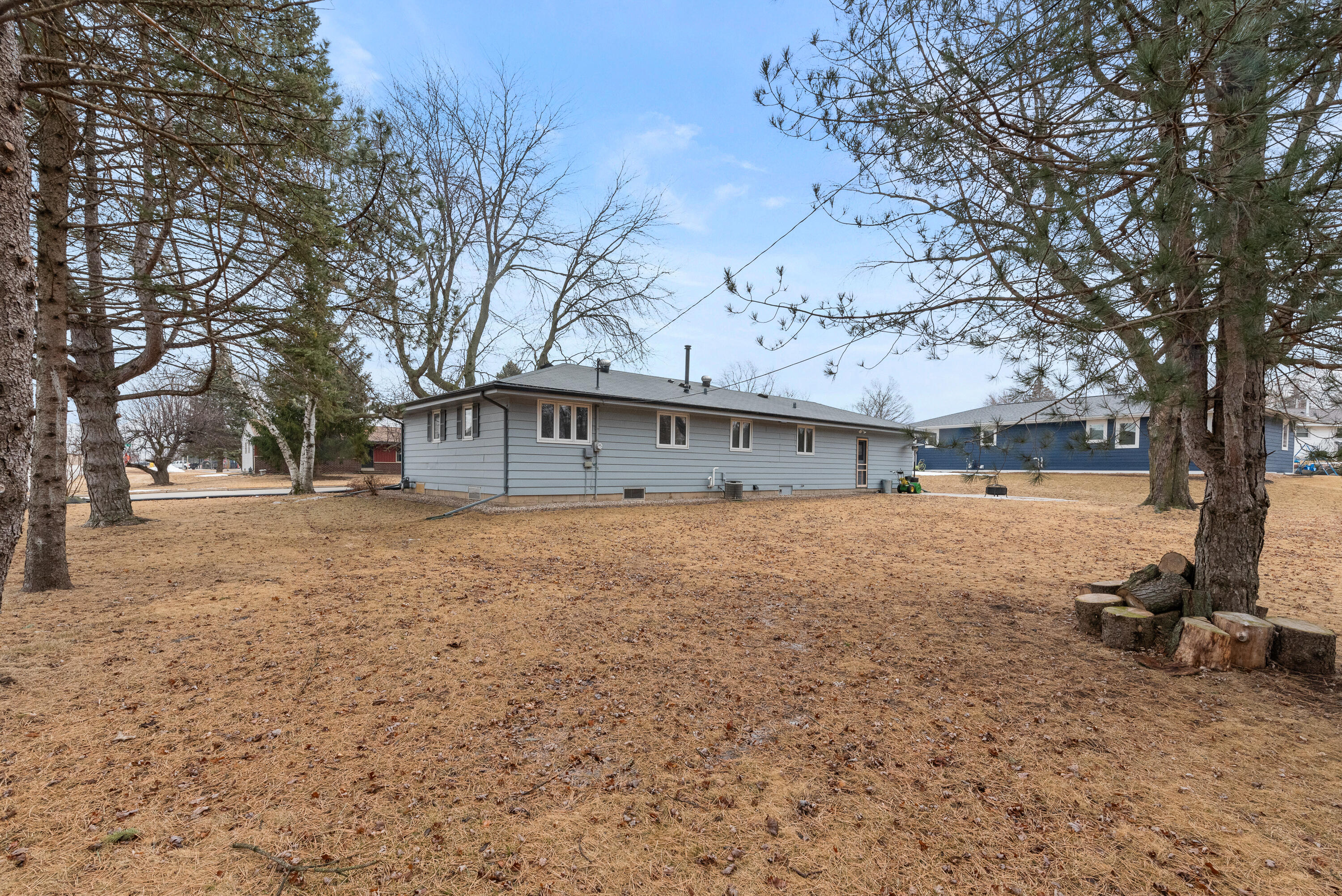 241 Manor Dr