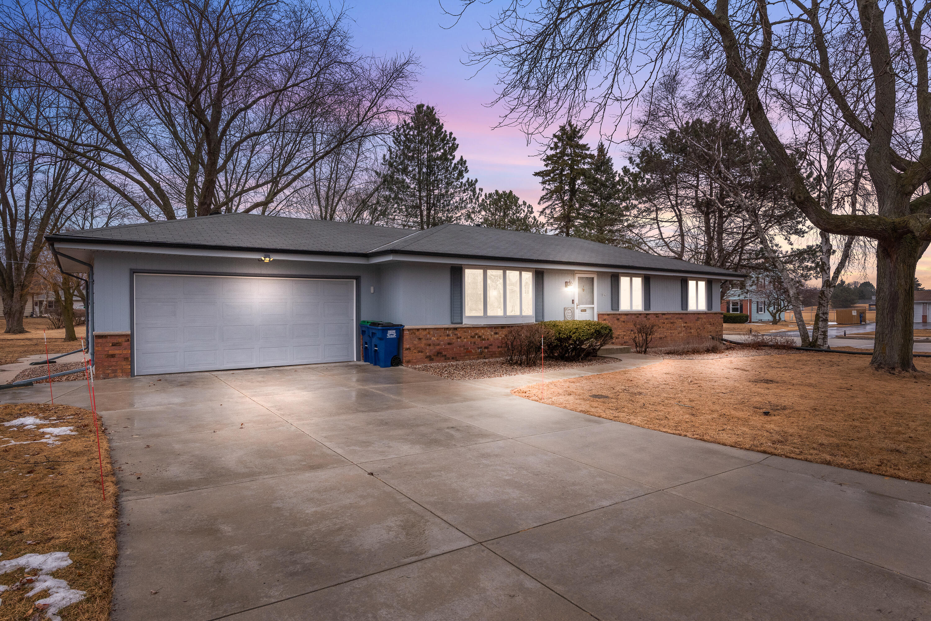 241 Manor Dr