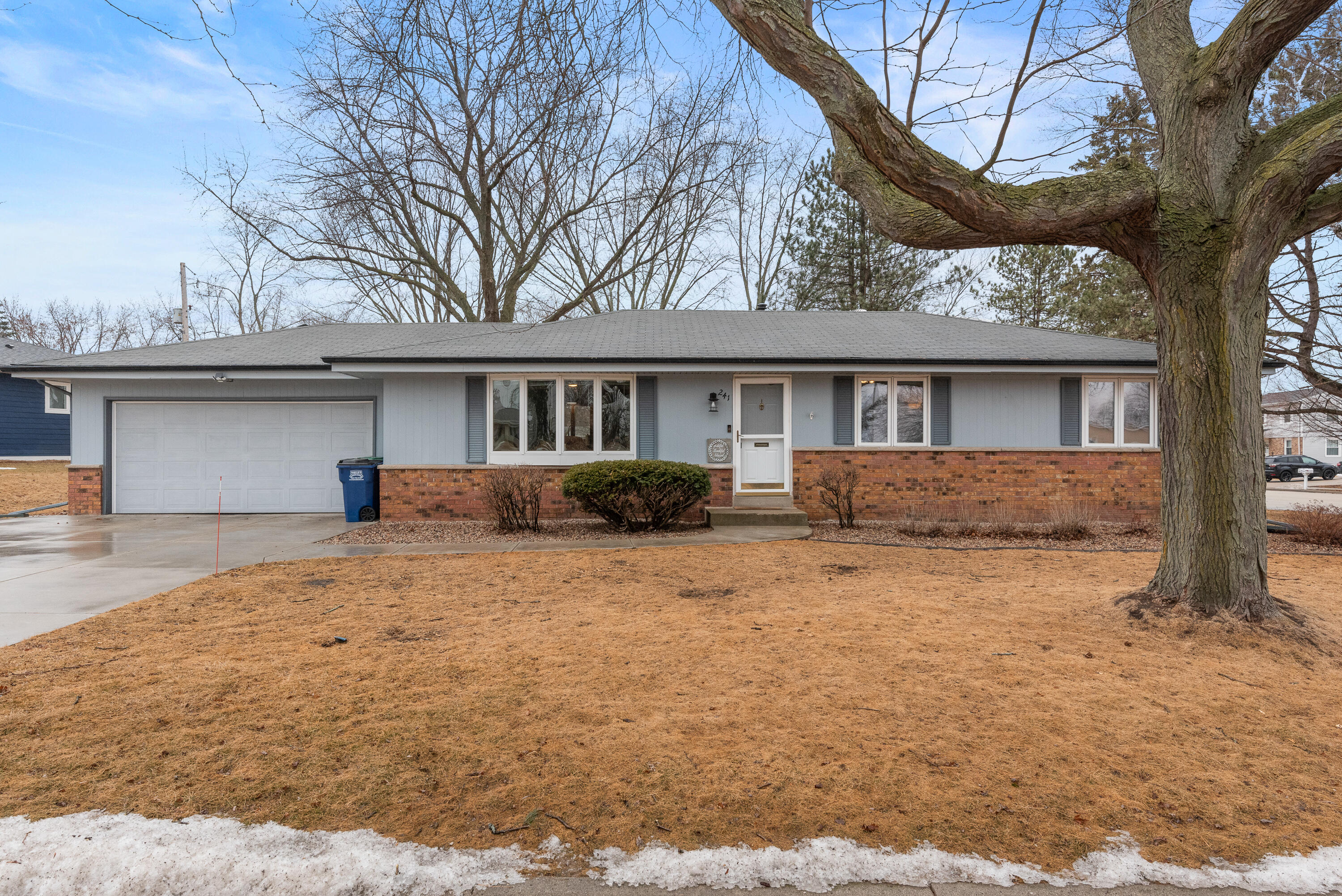 241 Manor Dr