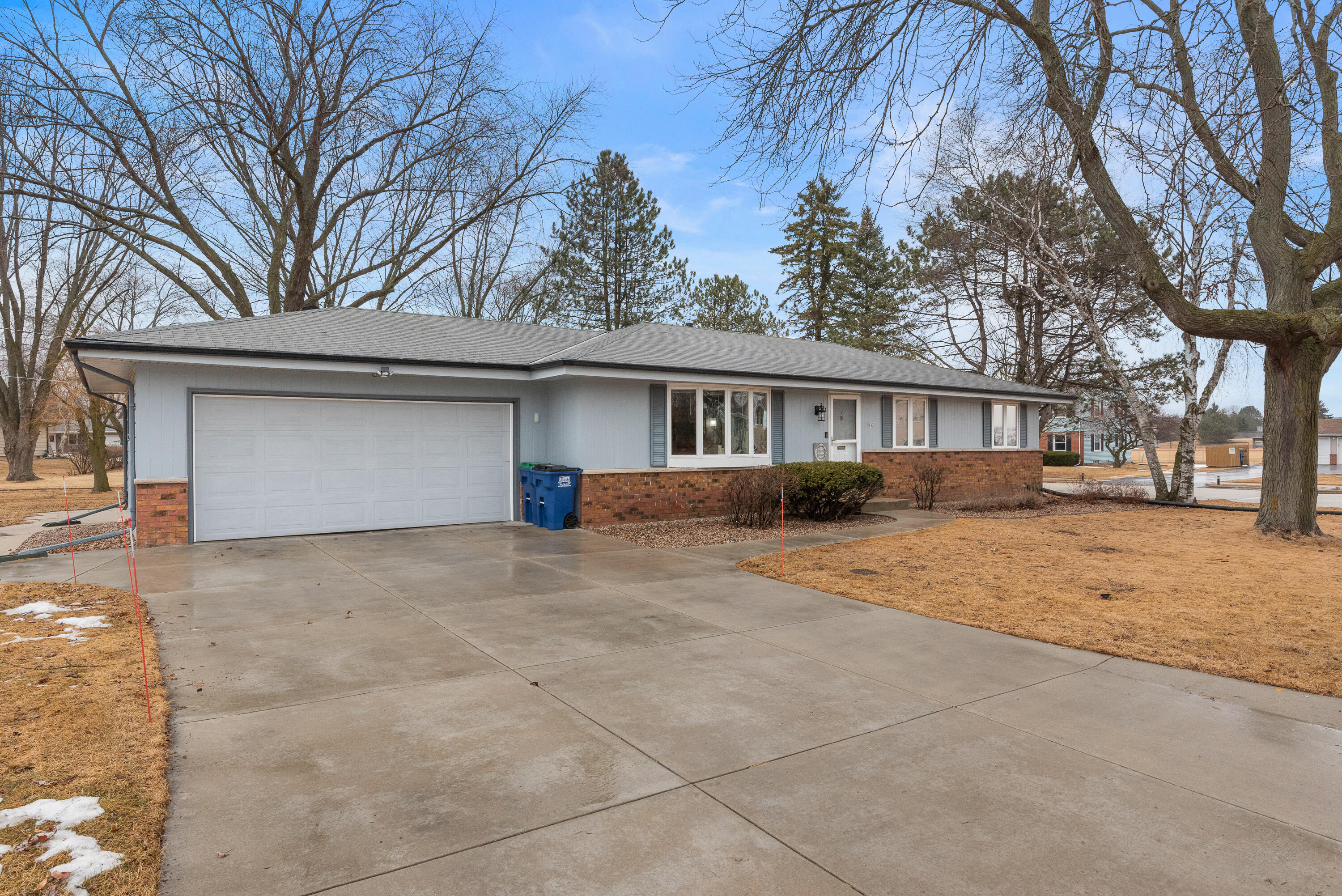 241 Manor Dr
