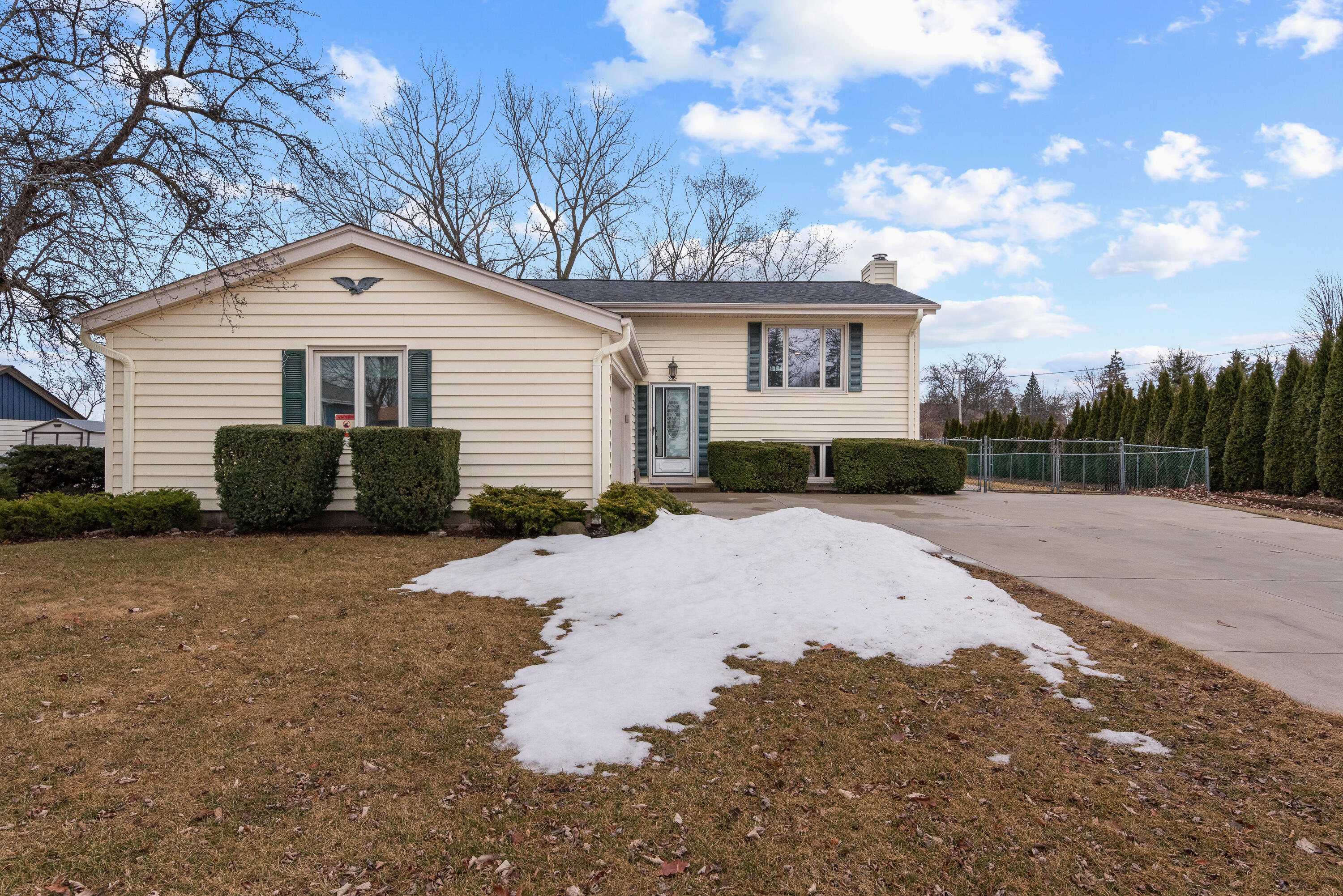 555 E Golden Ln