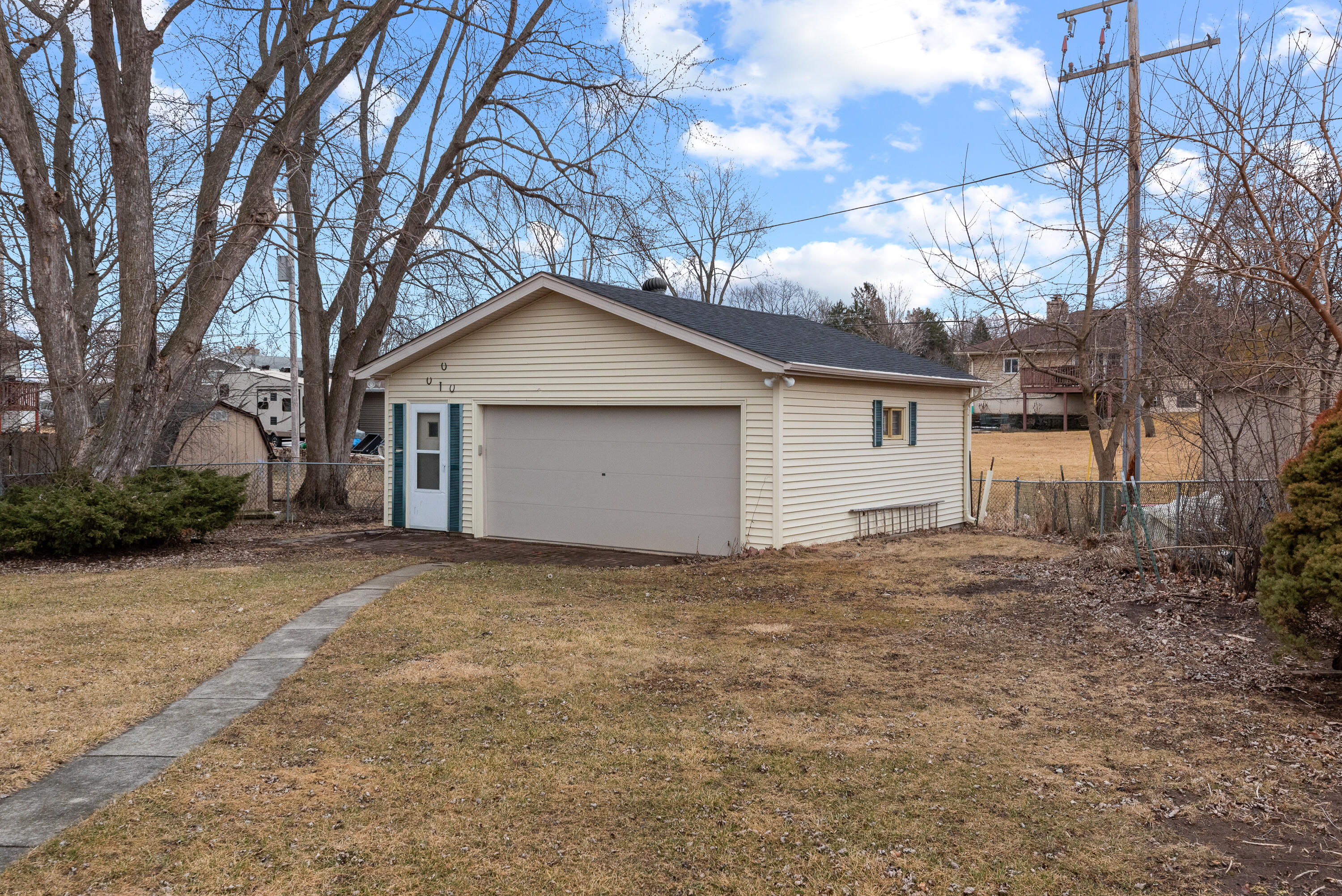 555 E Golden Ln