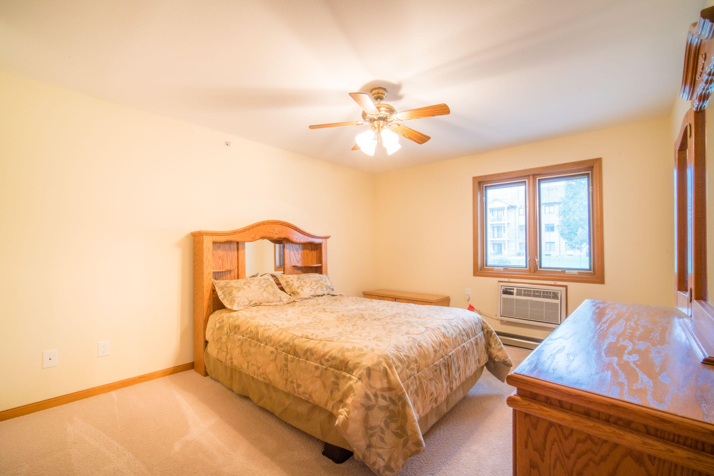 530 N Silverbrook Dr Unit: 128