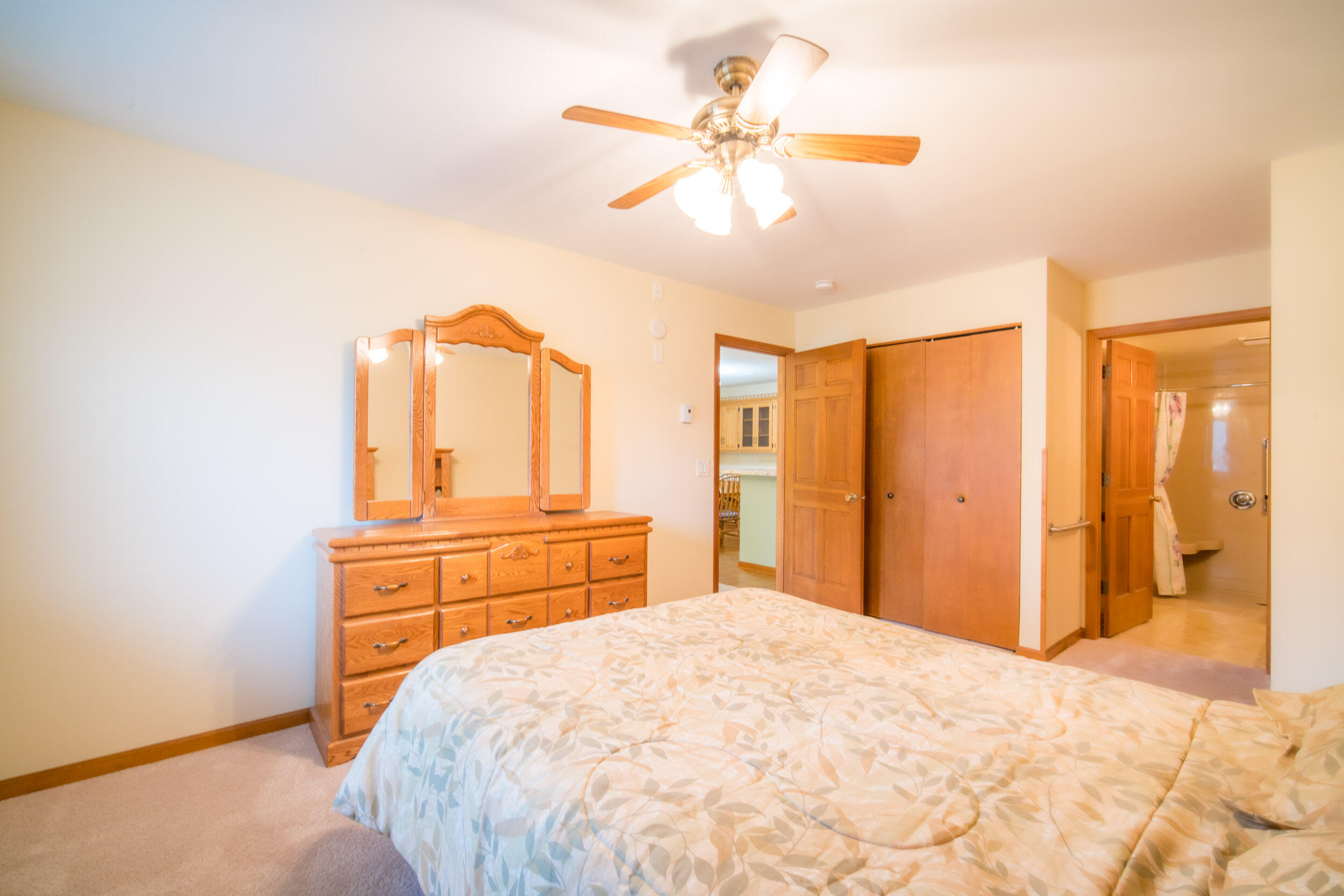 530 N Silverbrook Dr Unit: 128