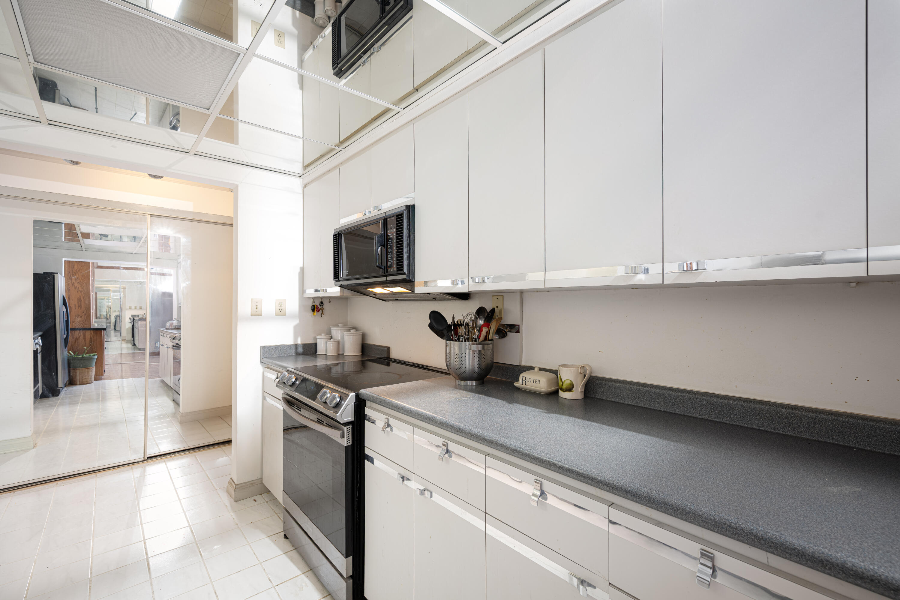 2525 S Shore Dr Unit: 25C
