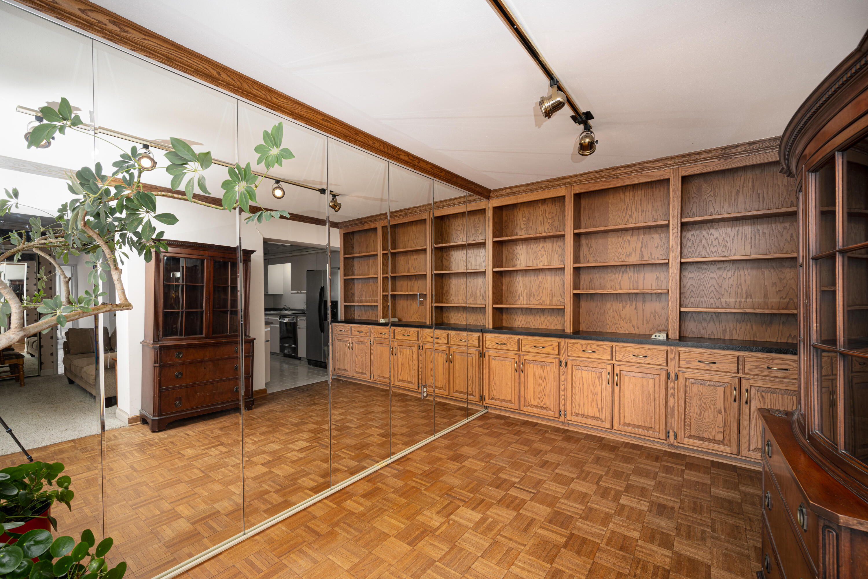 2525 S Shore Dr Unit: 25C