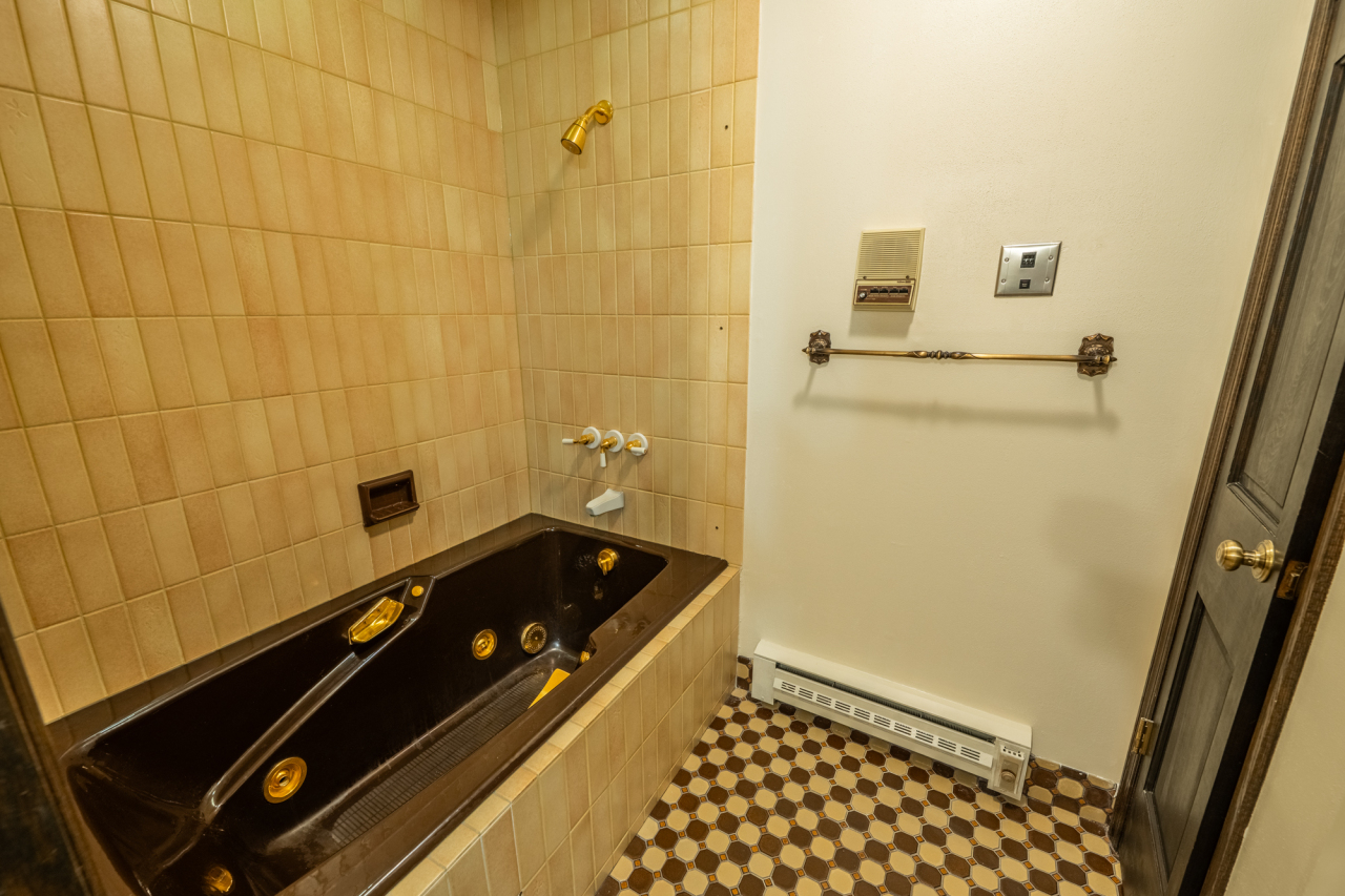 N84W16033 Menomonee Ave Unit: 200