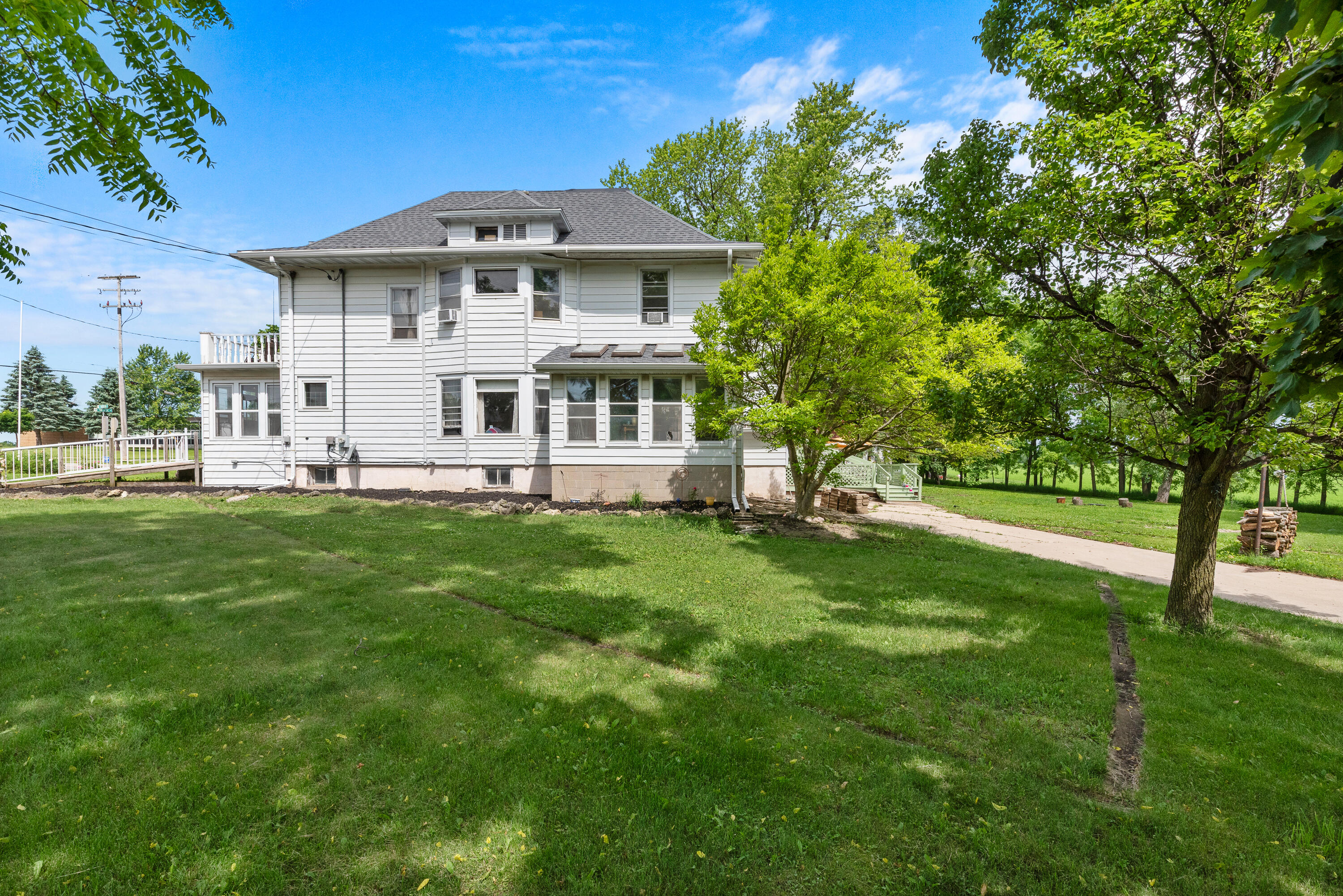 302 N Fond Du Lac Ave