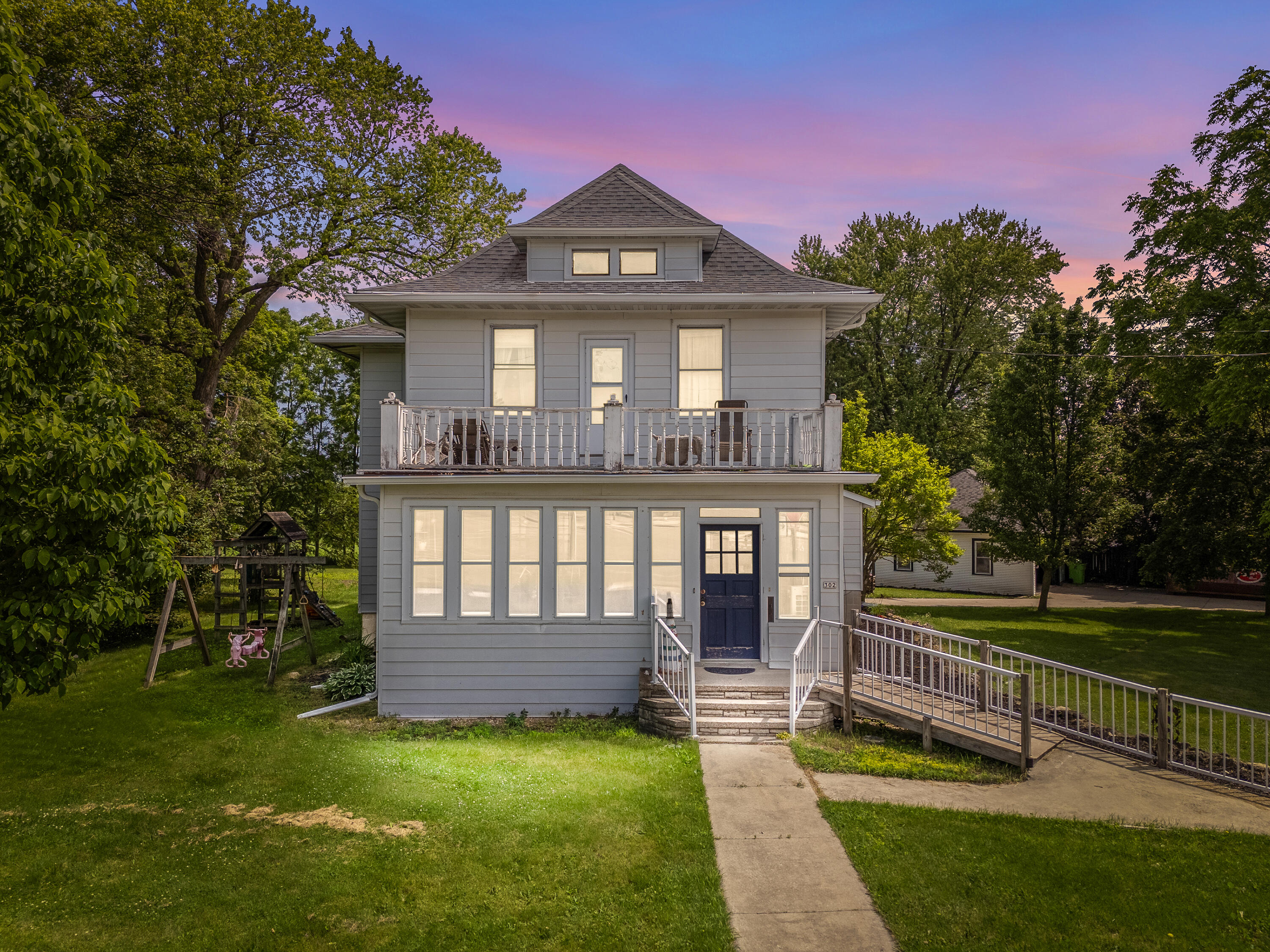 302 N Fond Du Lac Ave