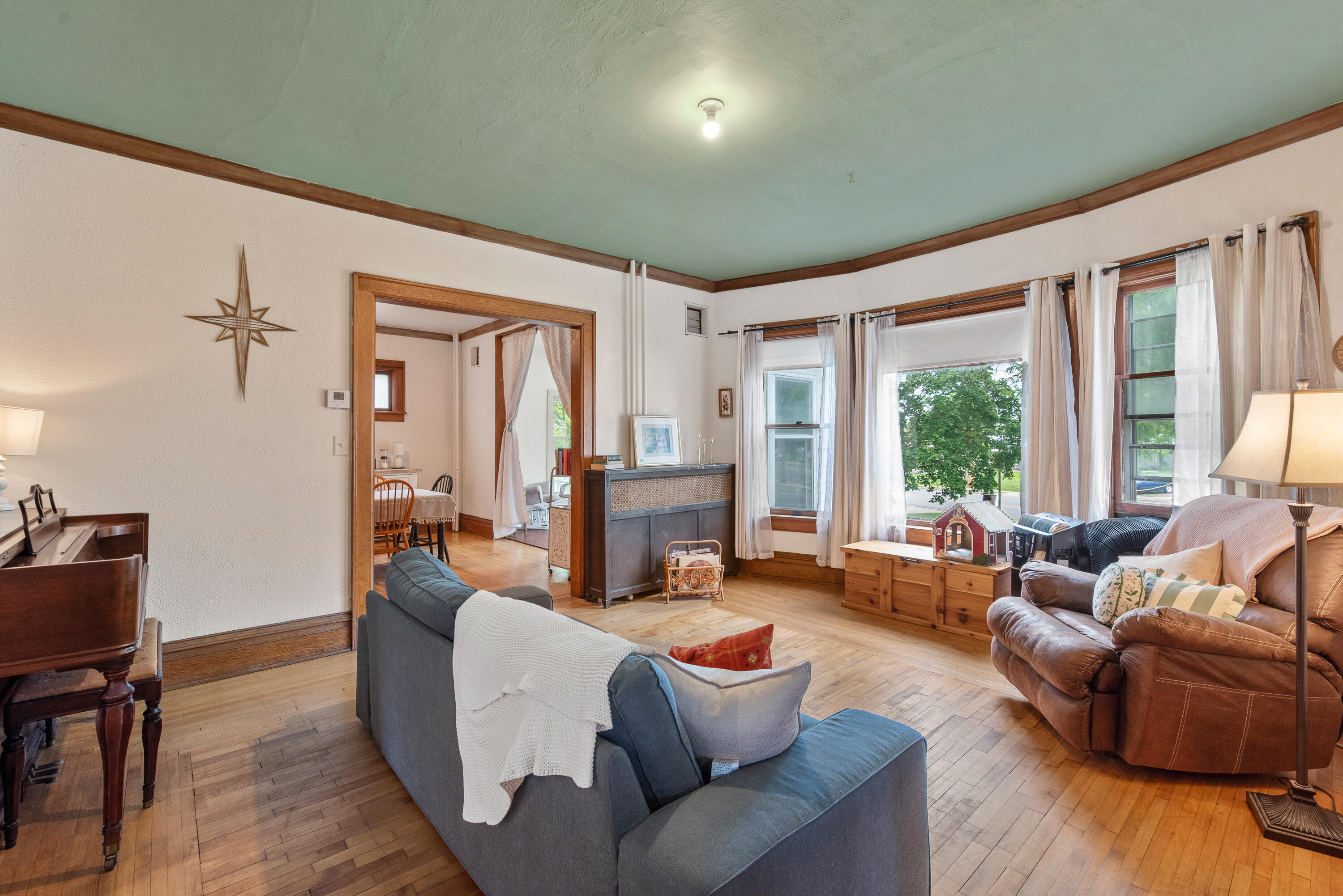 302 N Fond Du Lac Ave