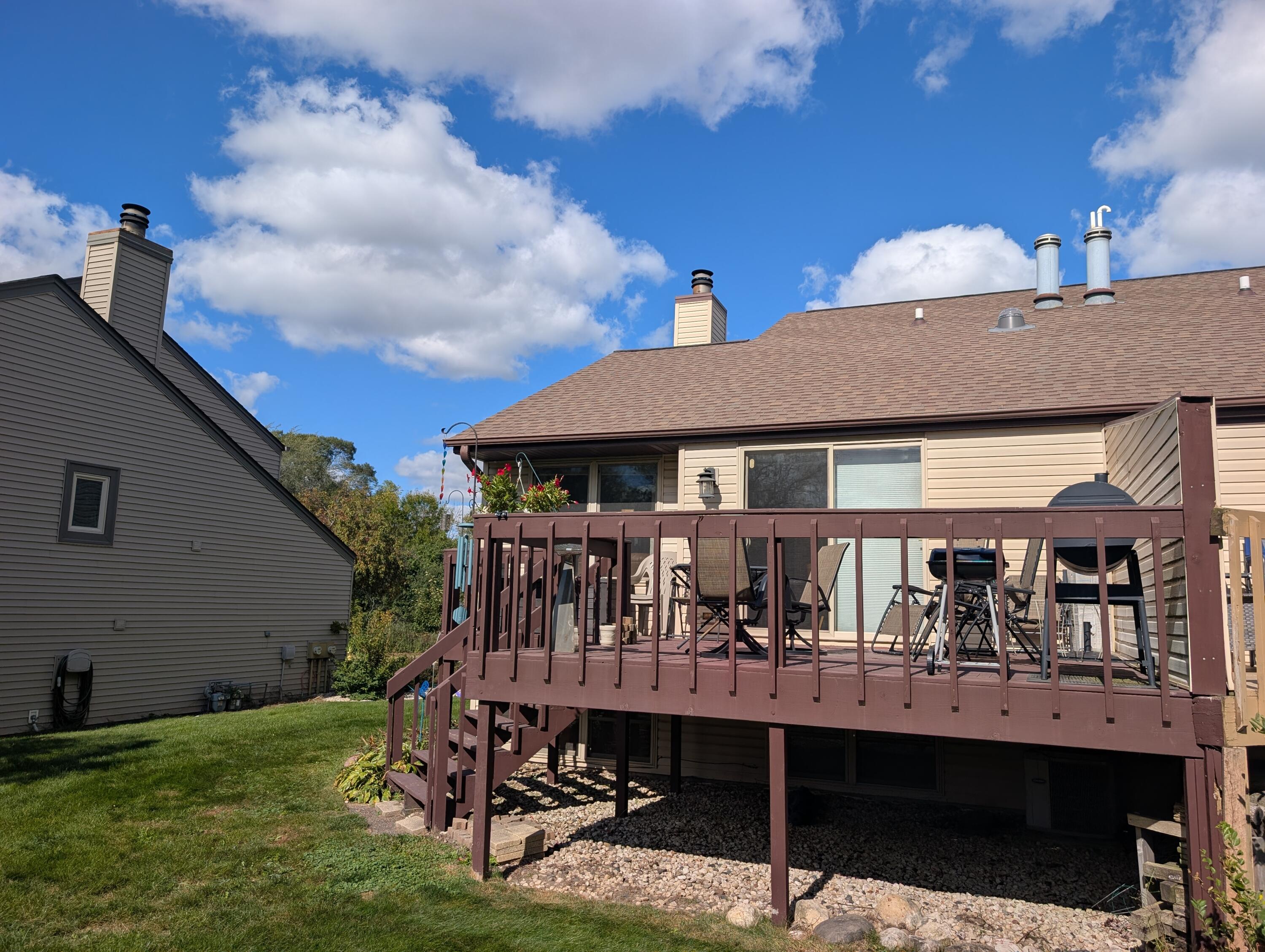 607 Tamarack Dr W