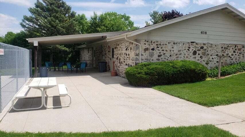 607 Tamarack Dr W