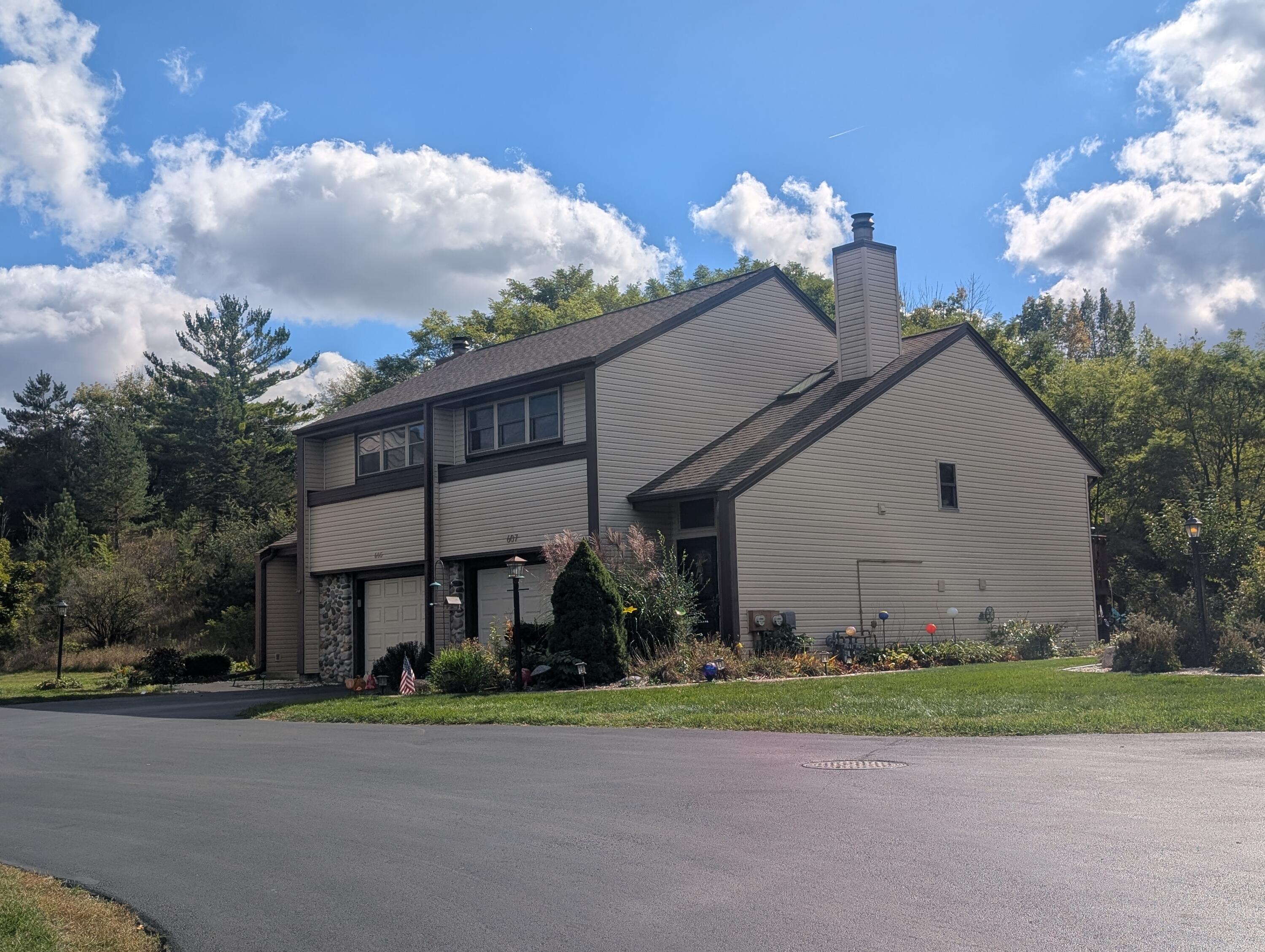 607 Tamarack Dr W