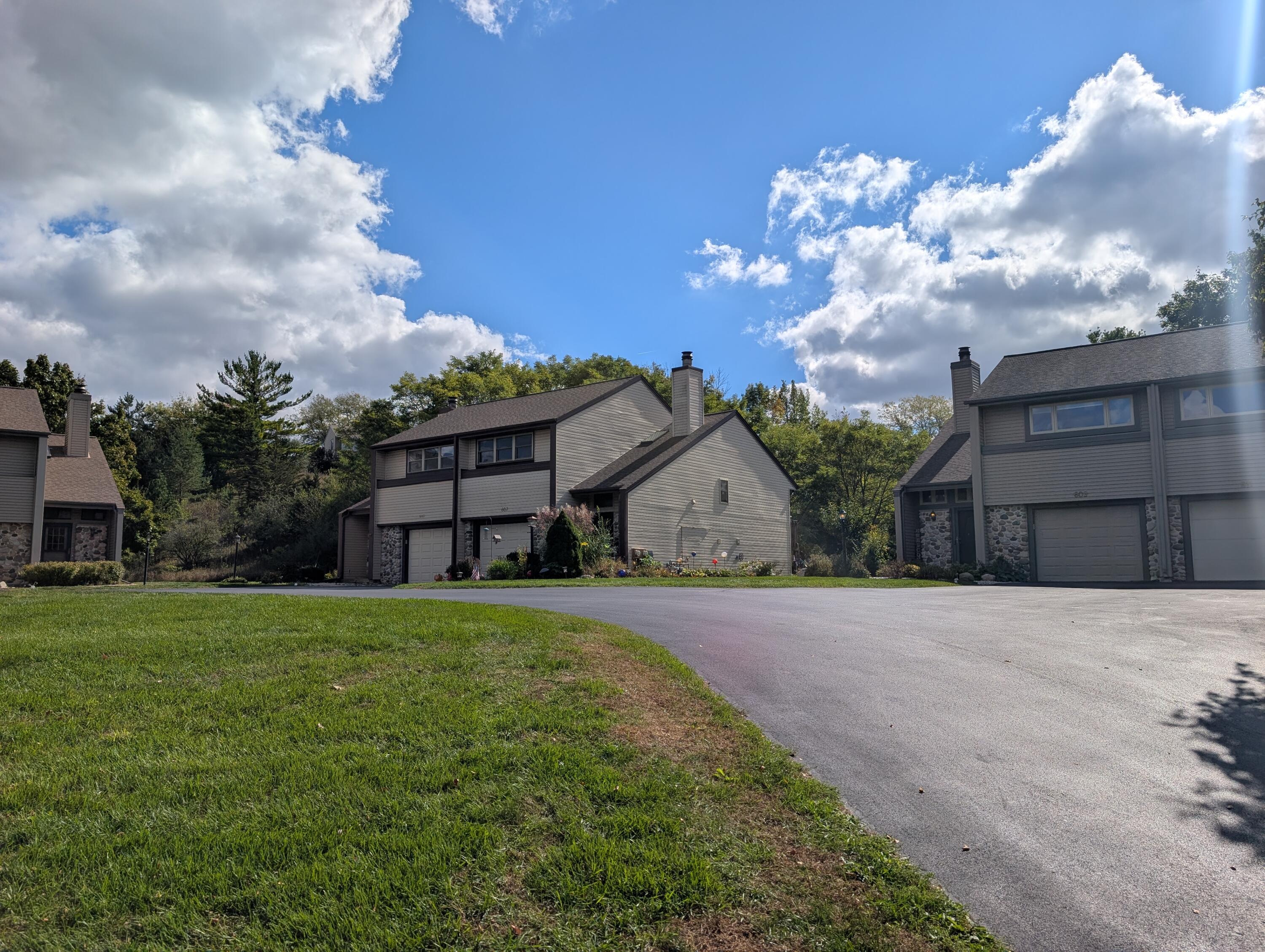 607 Tamarack Dr W