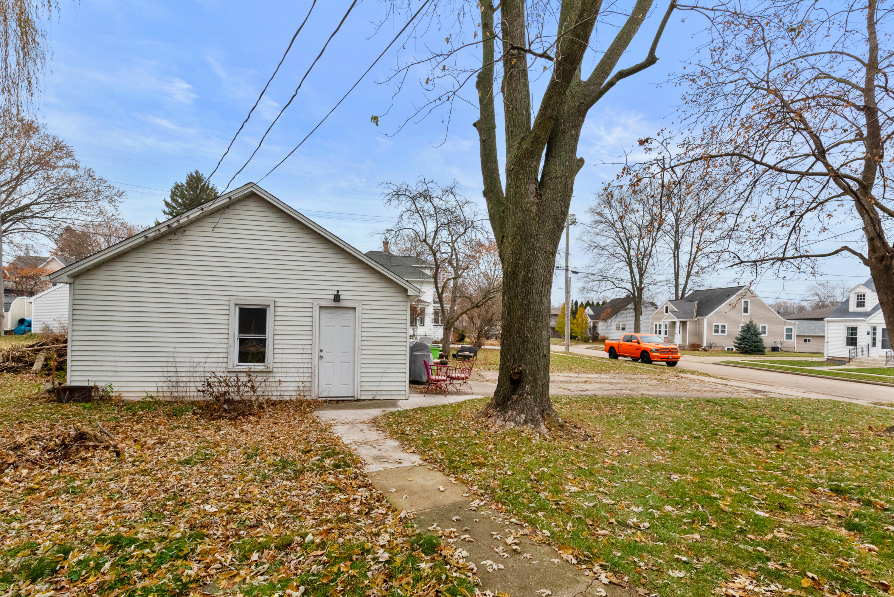 1136 Fond du lac Ave