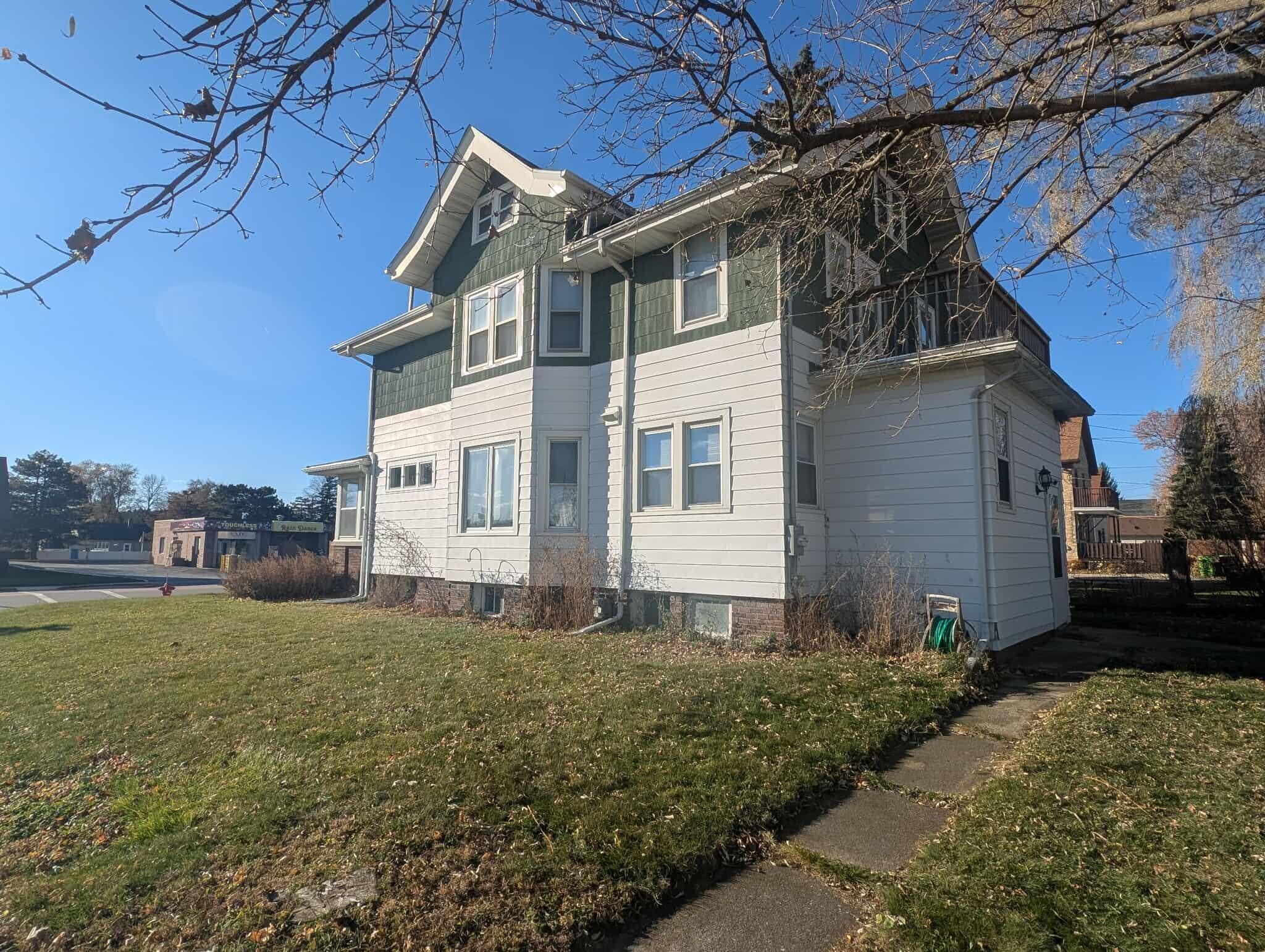 1136 Fond du lac Ave