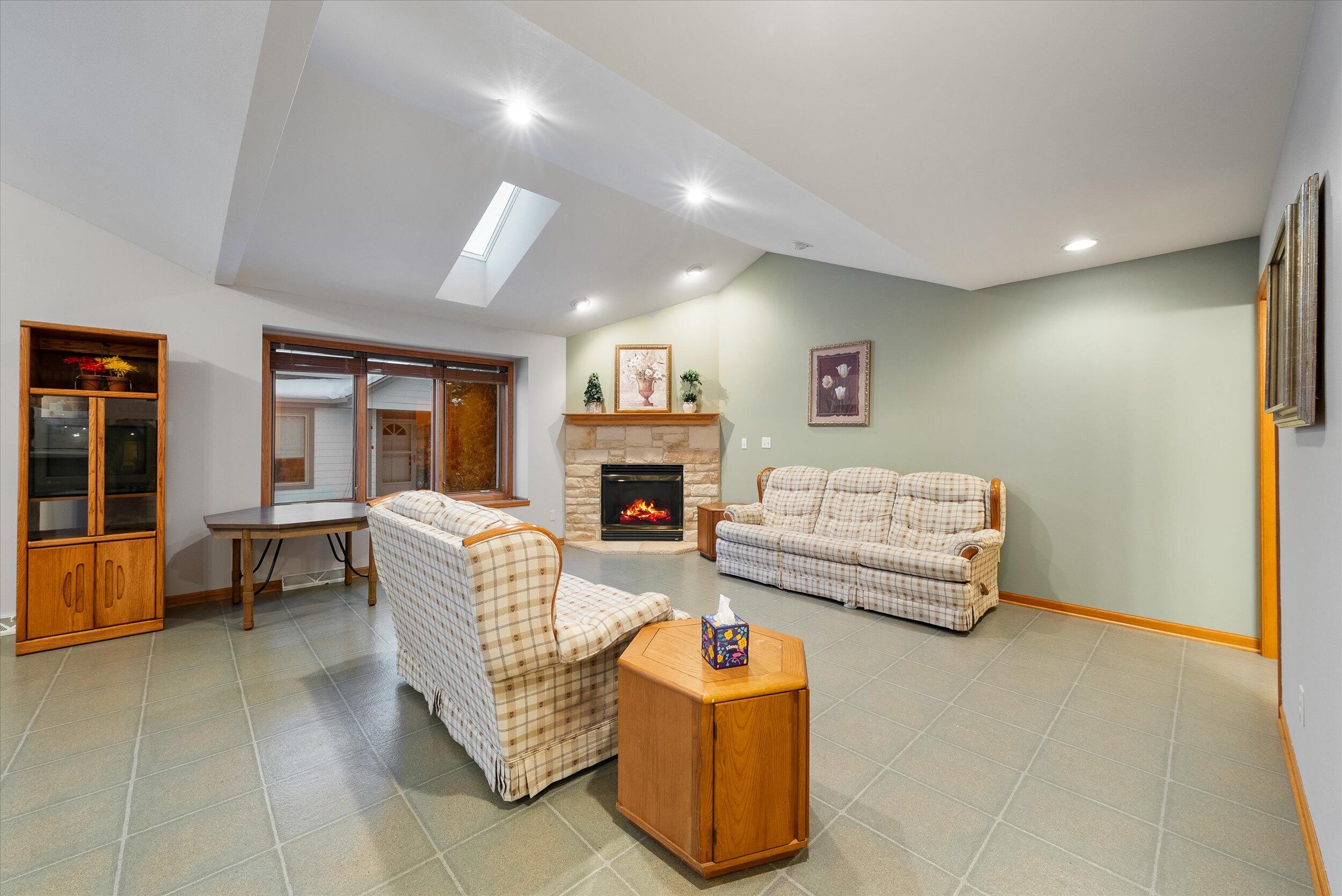 N160W18903 Oakland Dr