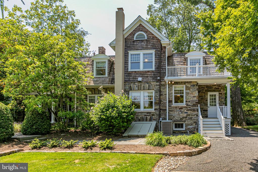 3 Evelyn Pl