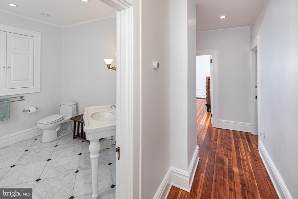 3 Evelyn Pl