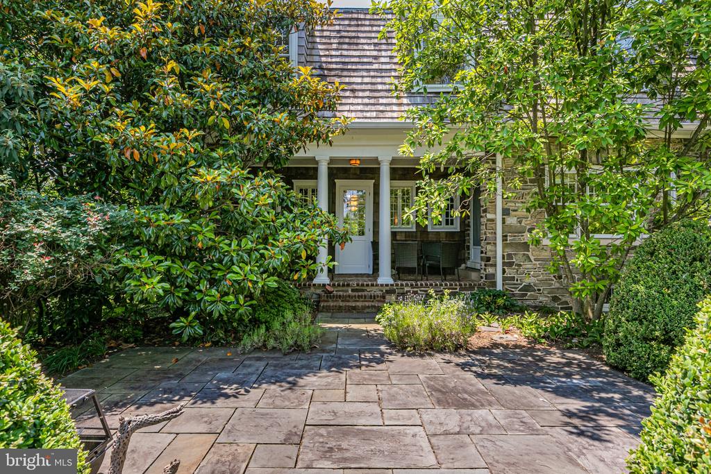 3 Evelyn Pl