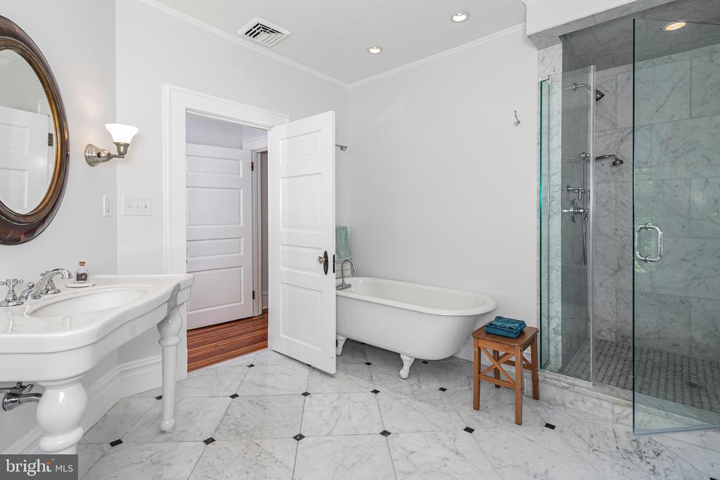 3 Evelyn Pl