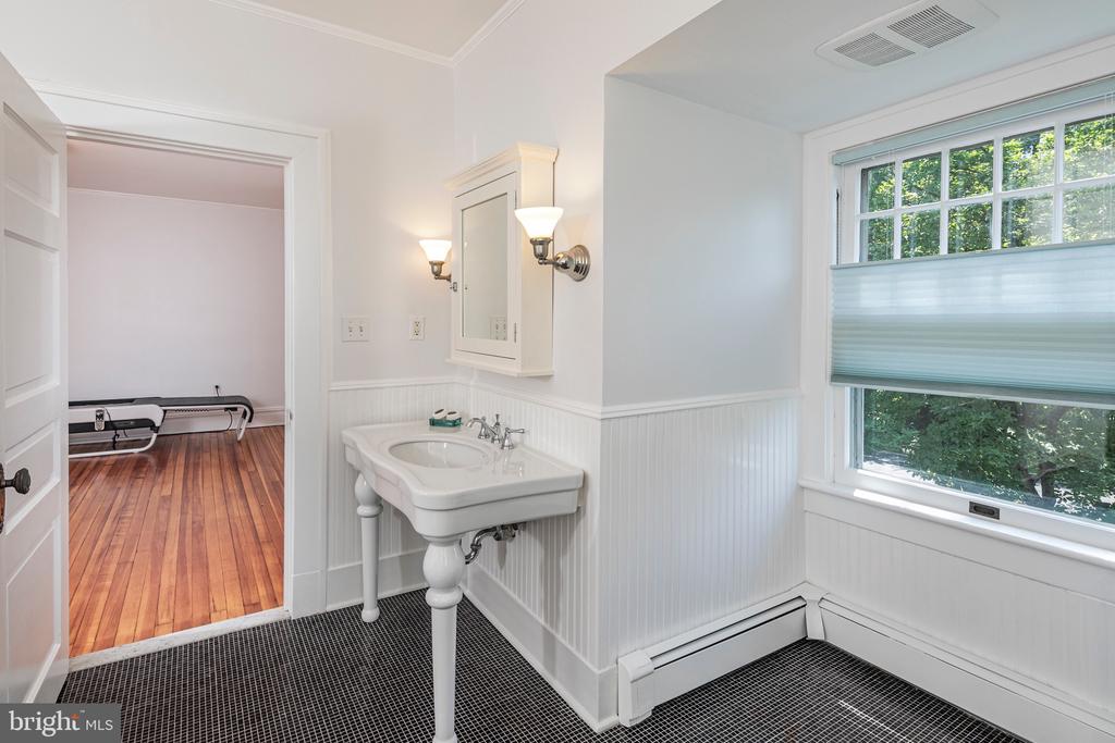 3 Evelyn Pl