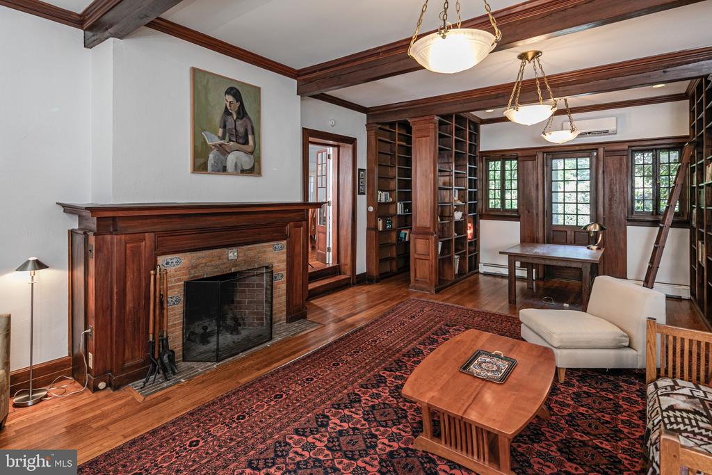 3 Evelyn Pl