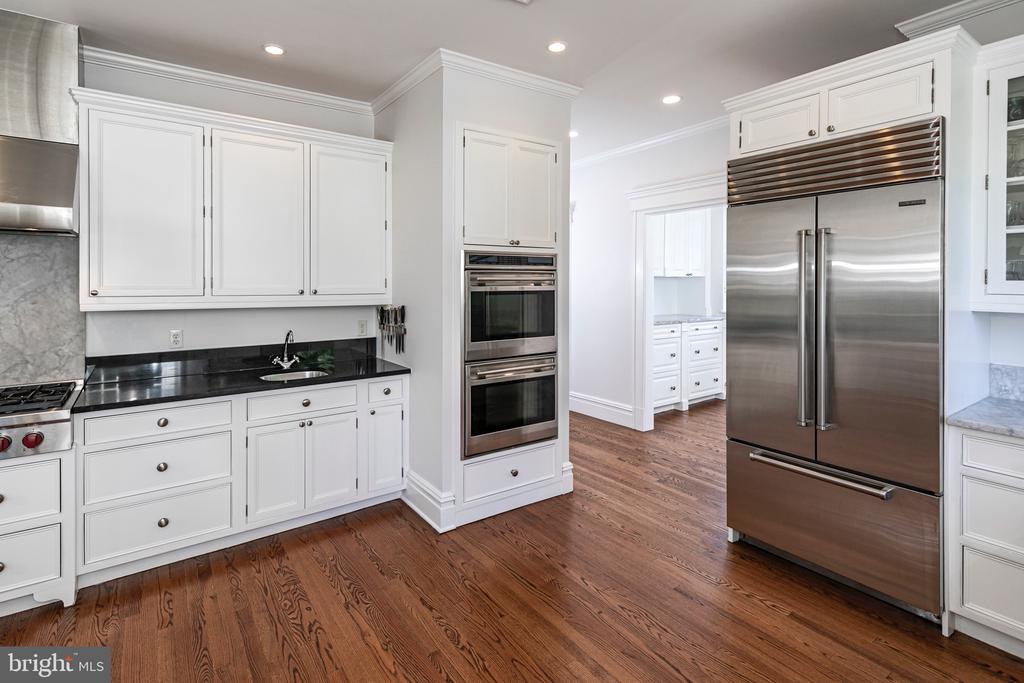 3 Evelyn Pl