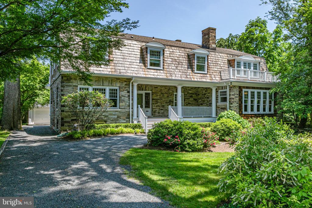 3 Evelyn Pl