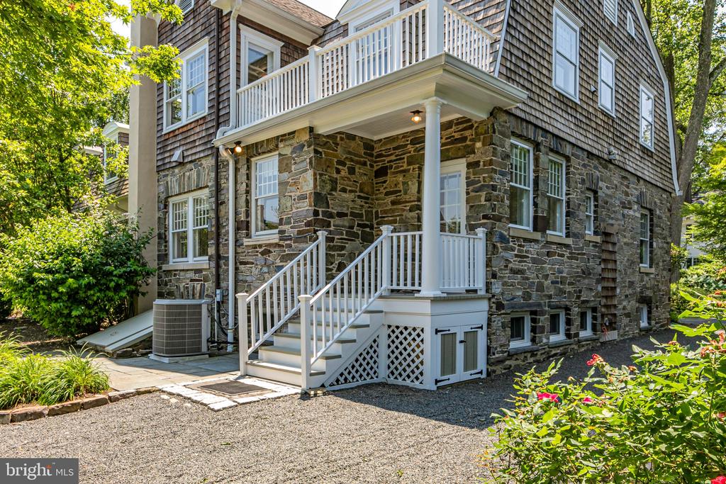 3 Evelyn Pl