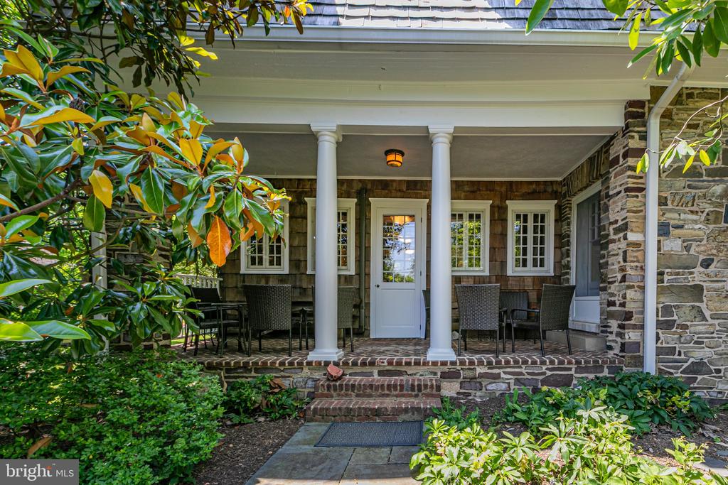 3 Evelyn Pl