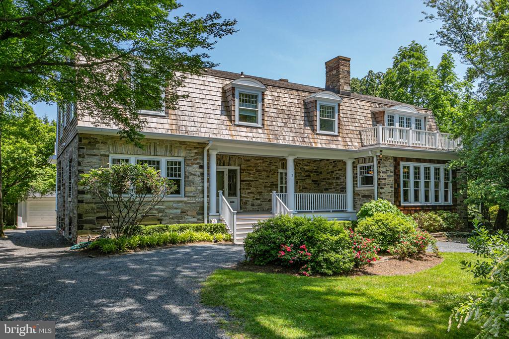 3 Evelyn Pl