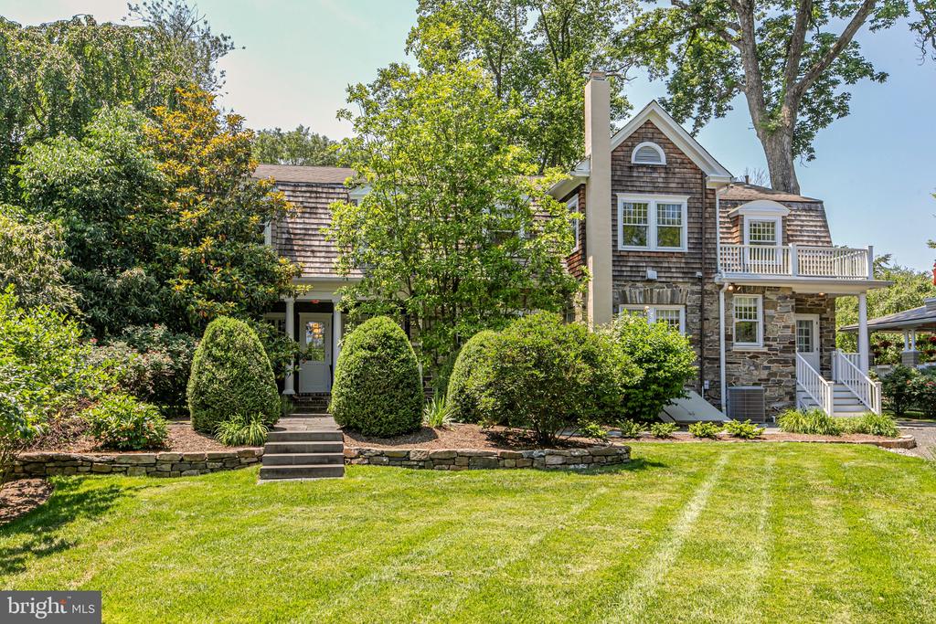 3 Evelyn Pl