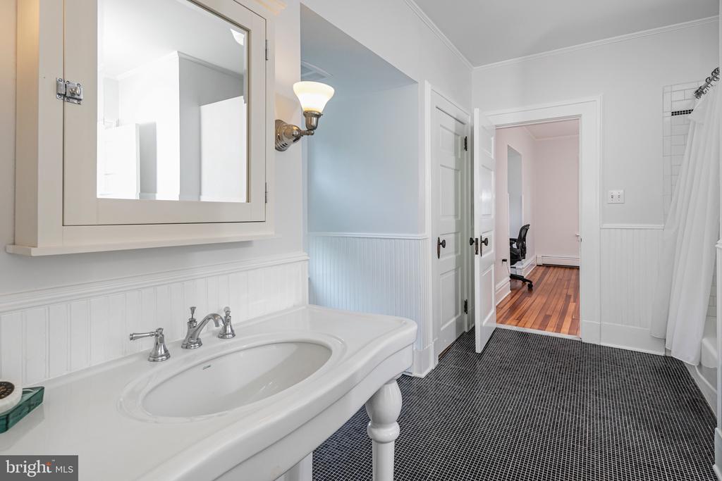 3 Evelyn Pl