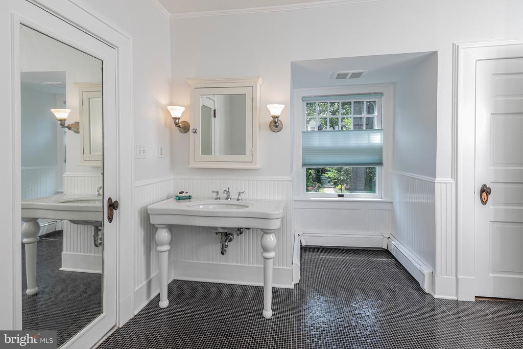 3 Evelyn Pl