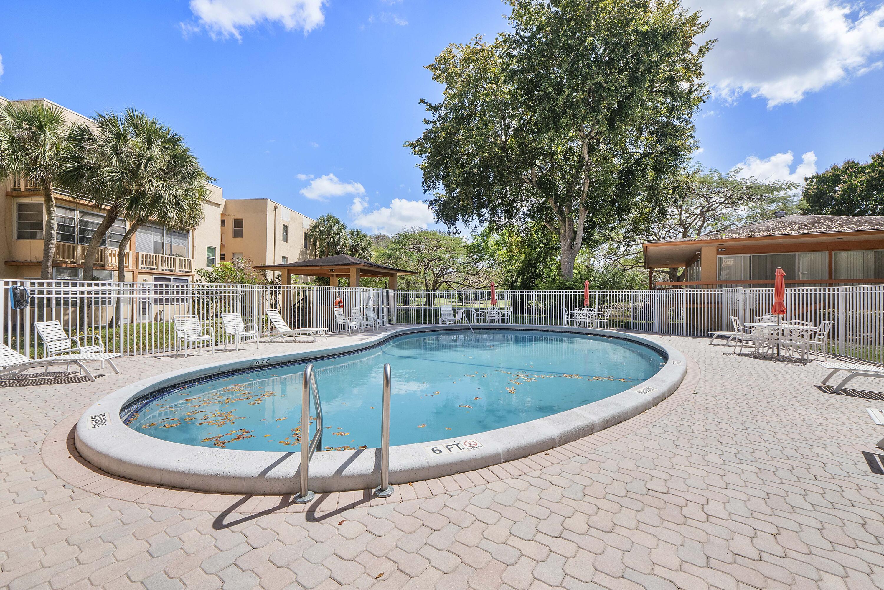 8390 Lagos De Campo Boulevard