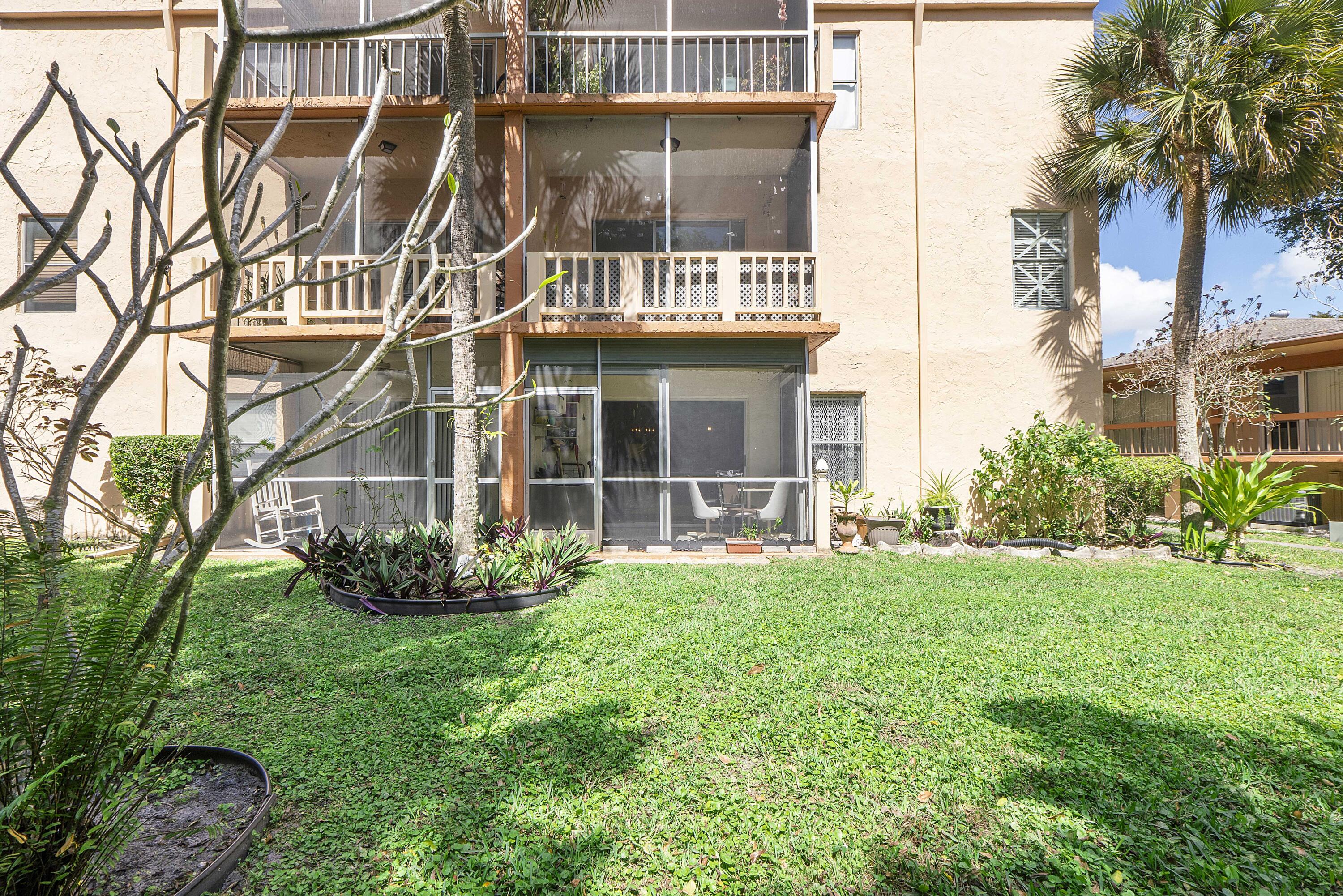 8390 Lagos De Campo Boulevard