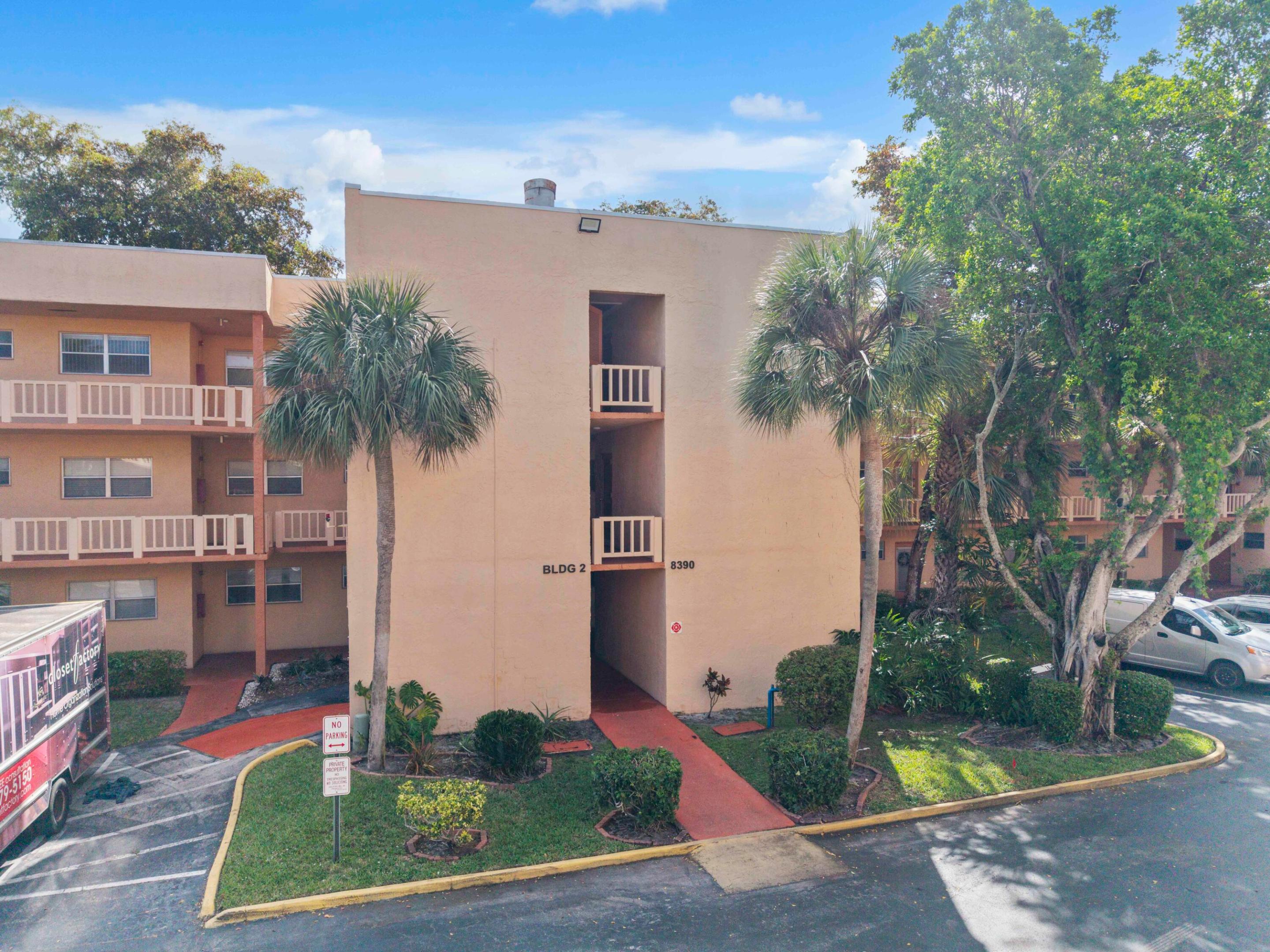 8390 Lagos De Campo Boulevard