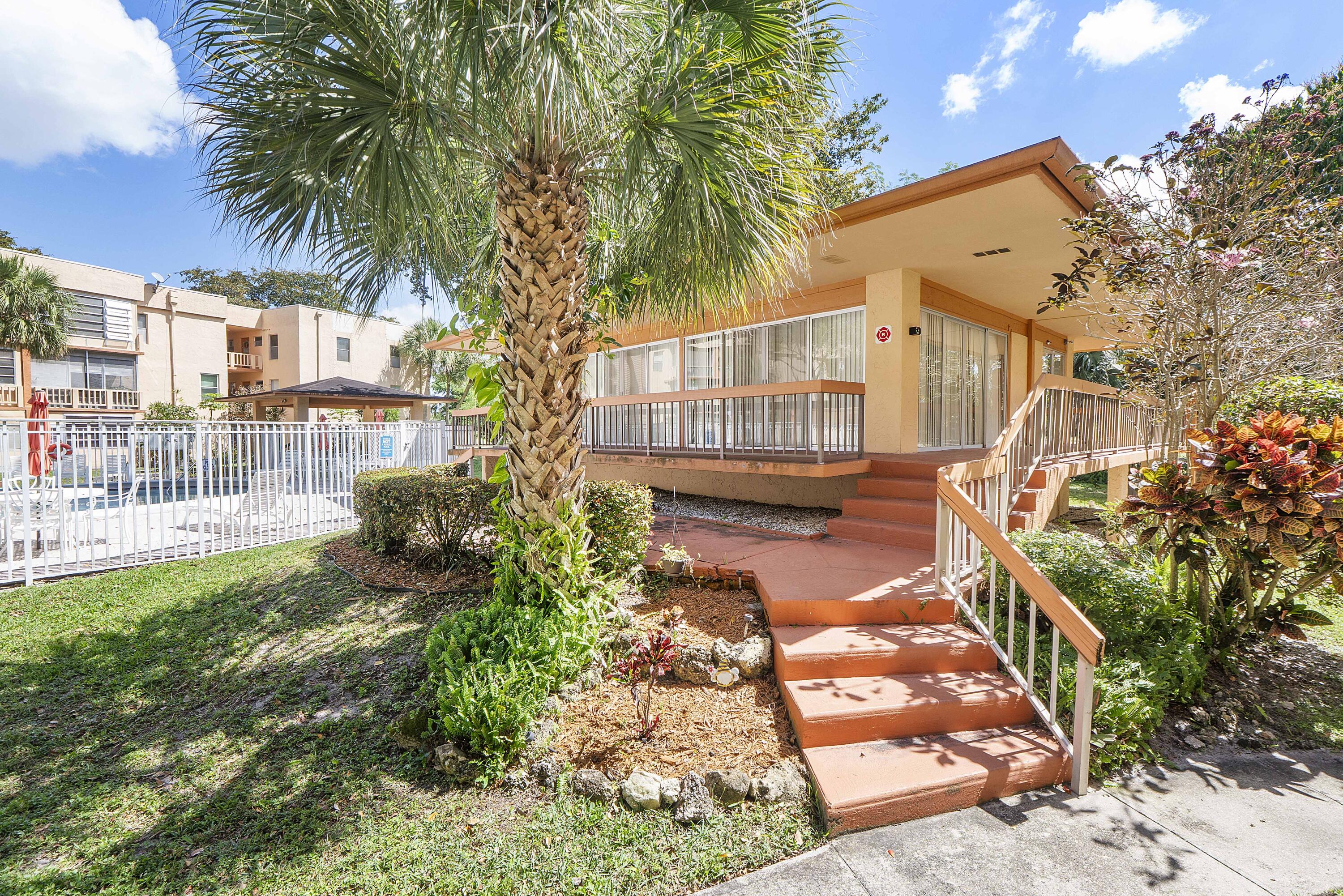 8390 Lagos De Campo Boulevard