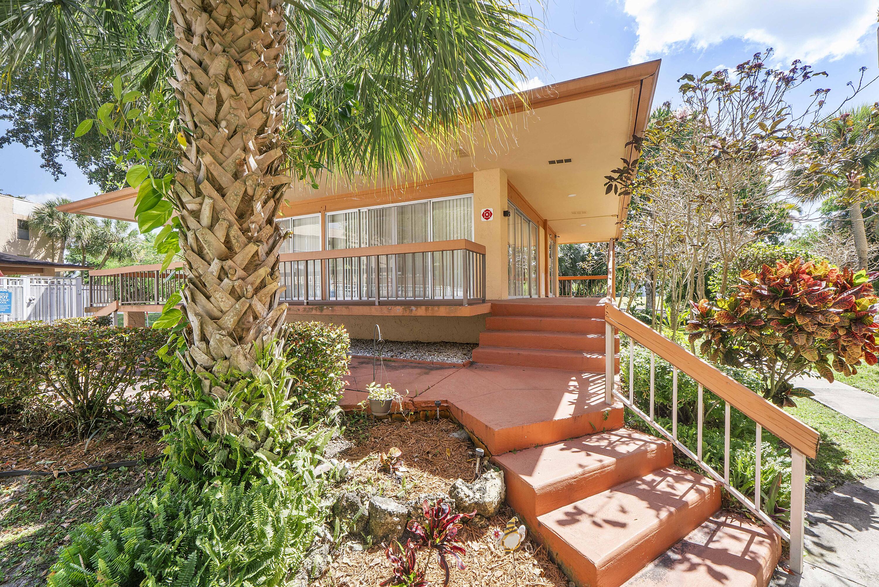 8390 Lagos De Campo Boulevard