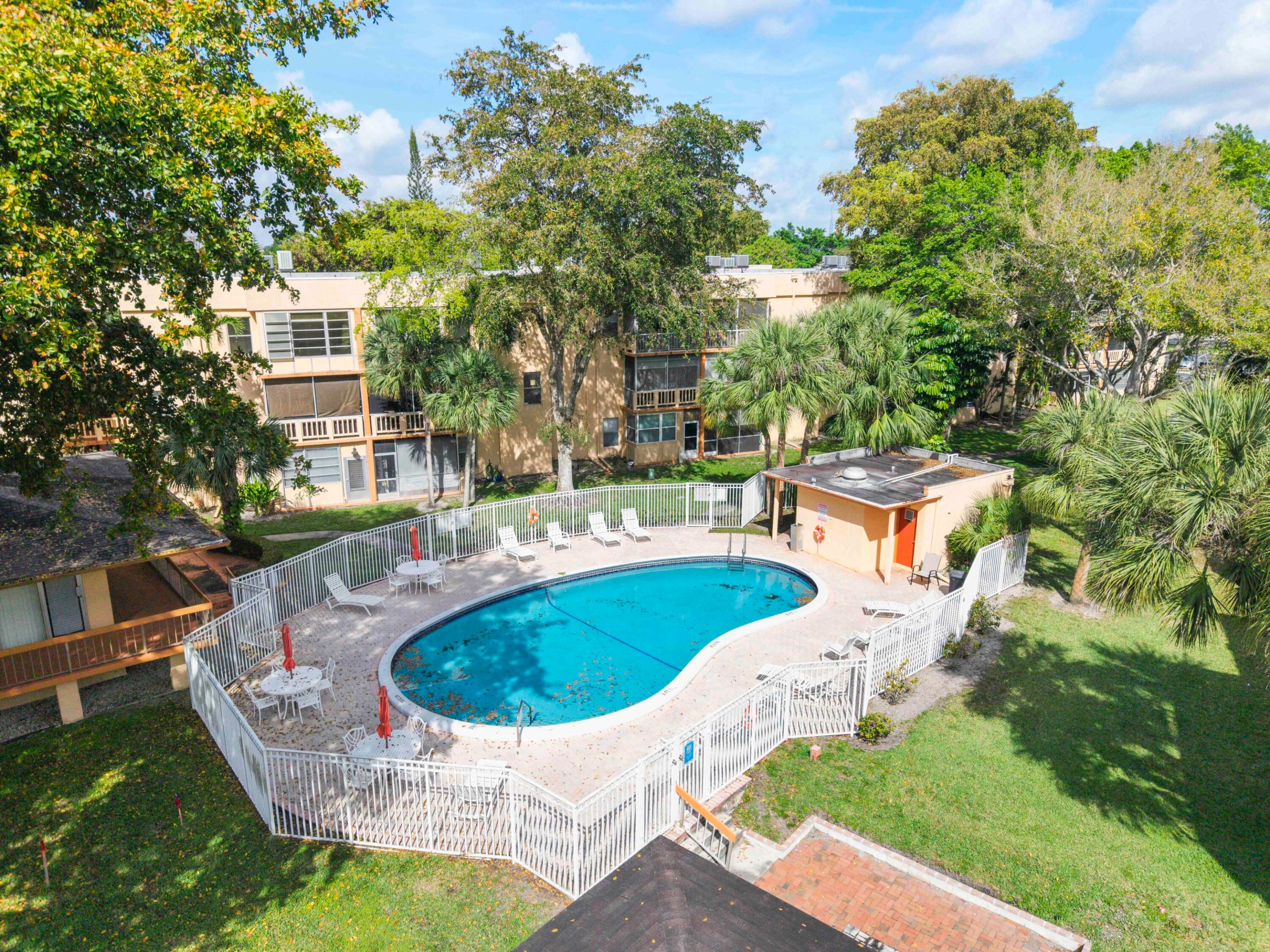 8390 Lagos De Campo Boulevard