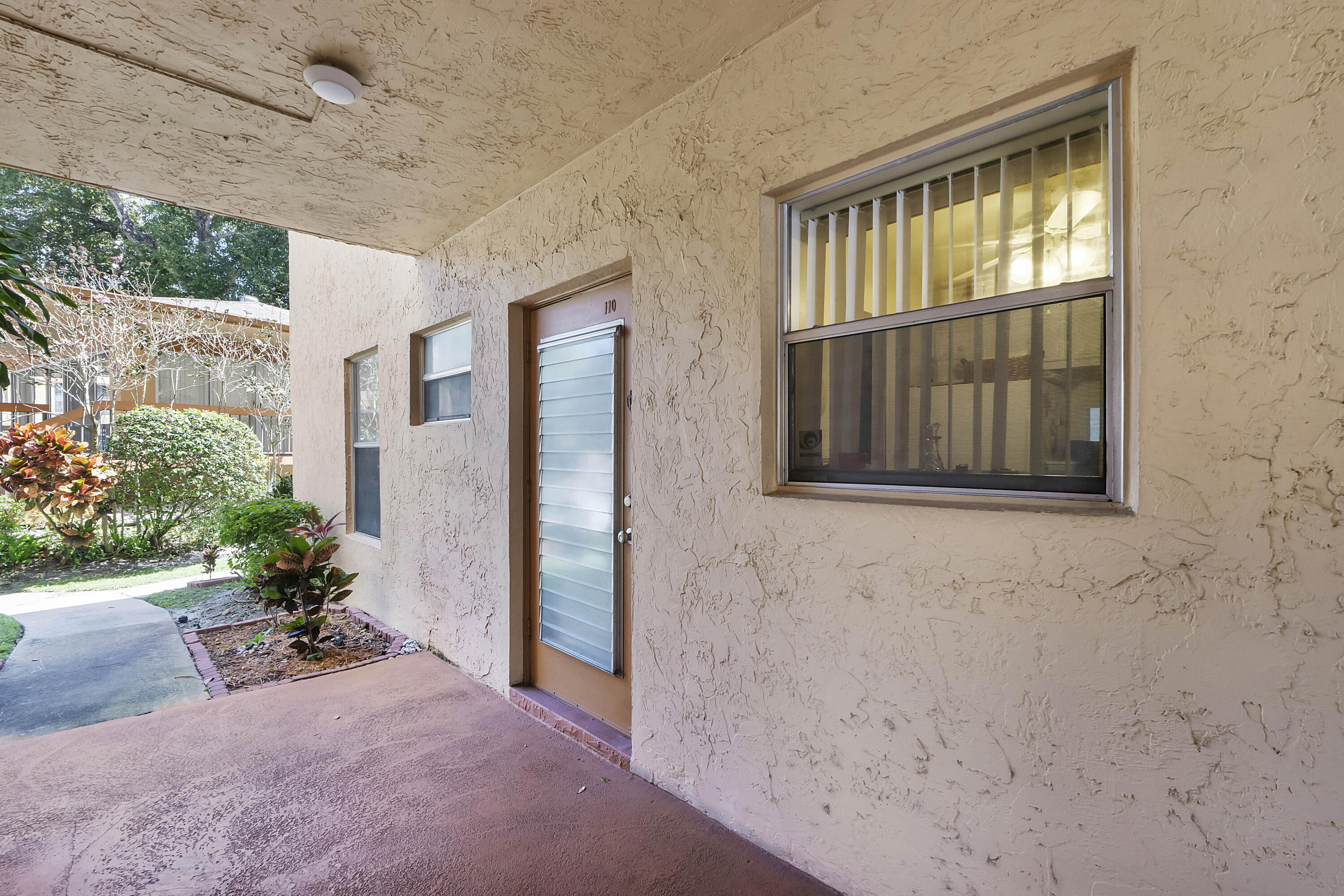 8390 Lagos De Campo Boulevard