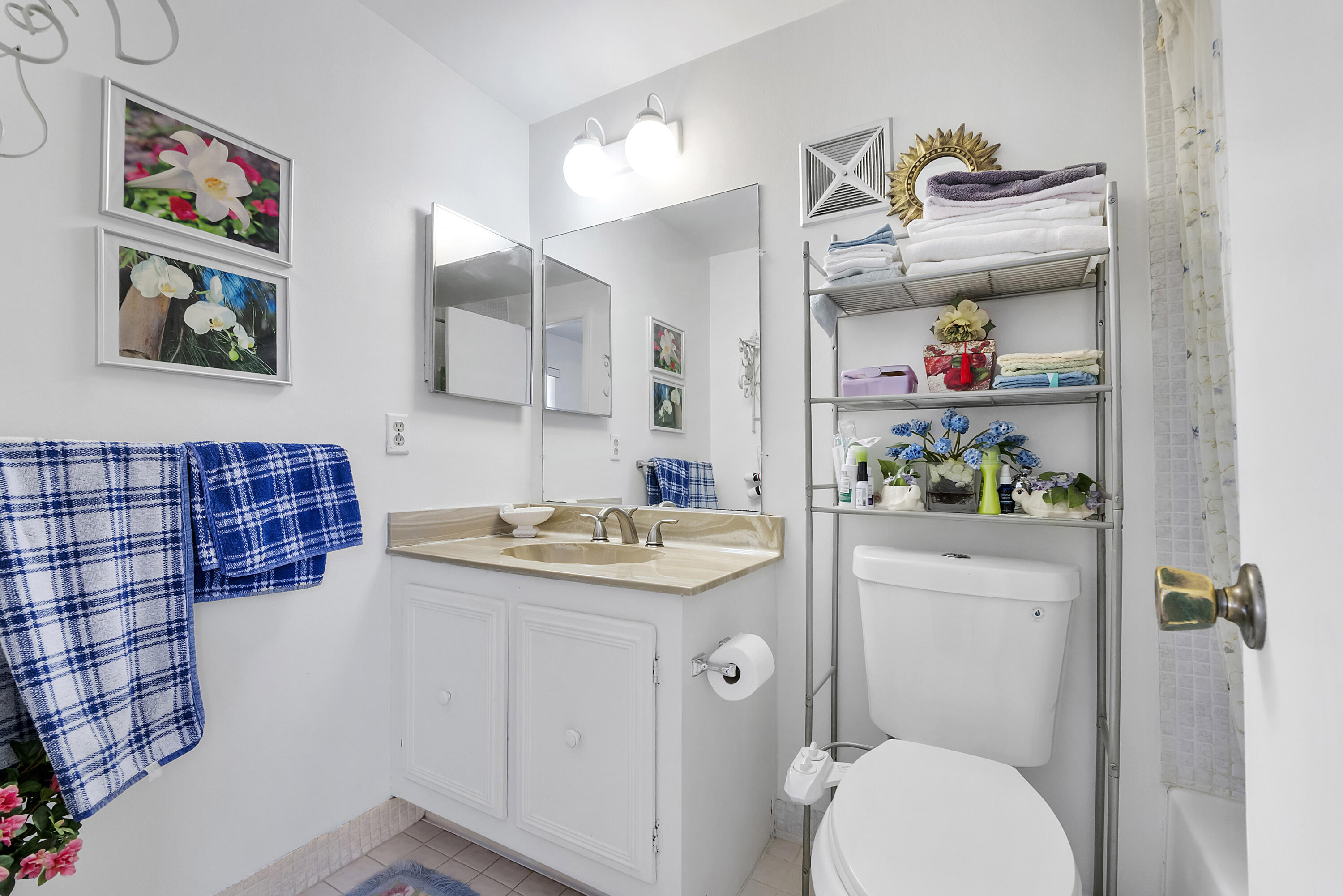 8390 Lagos De Campo Boulevard