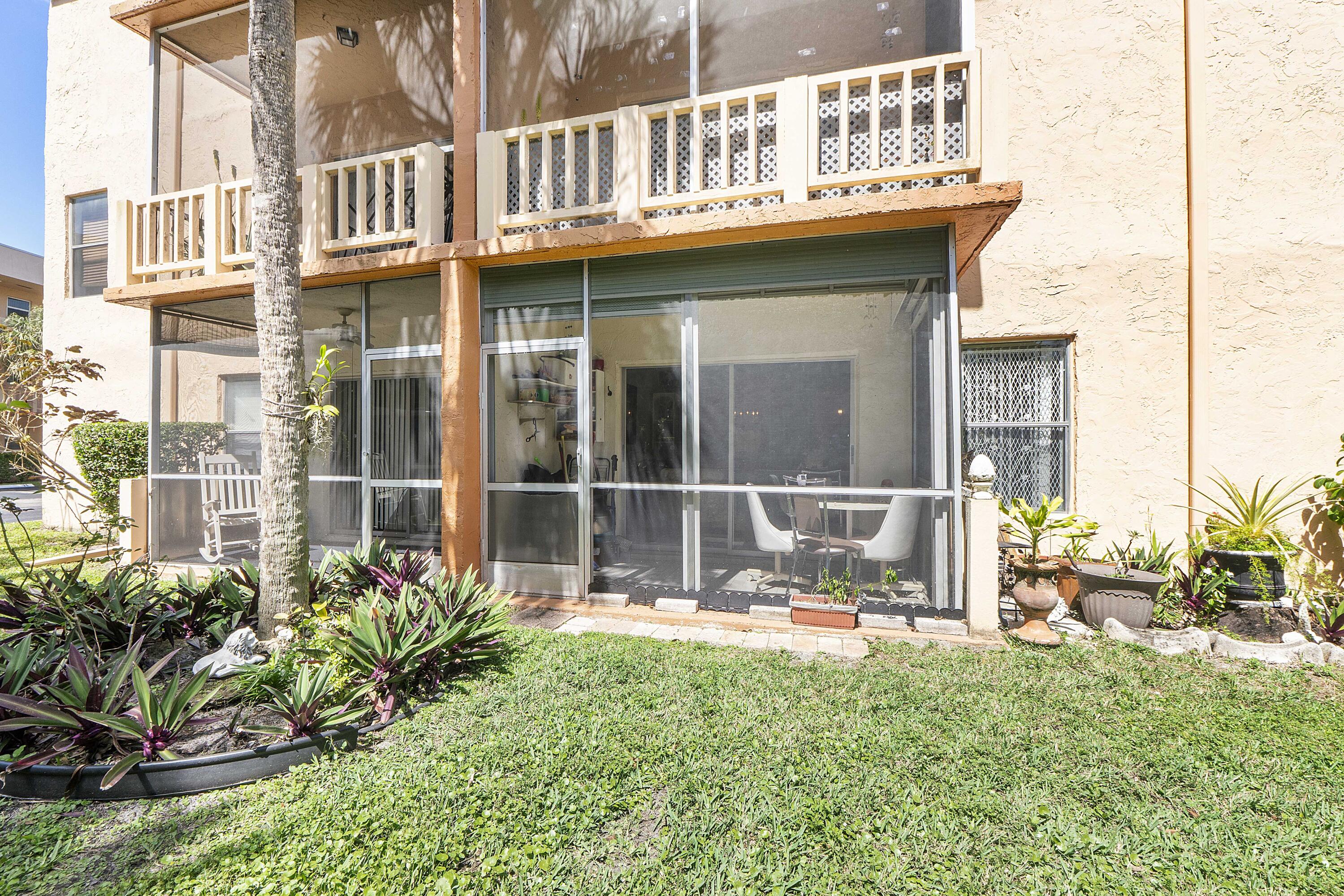 8390 Lagos De Campo Boulevard