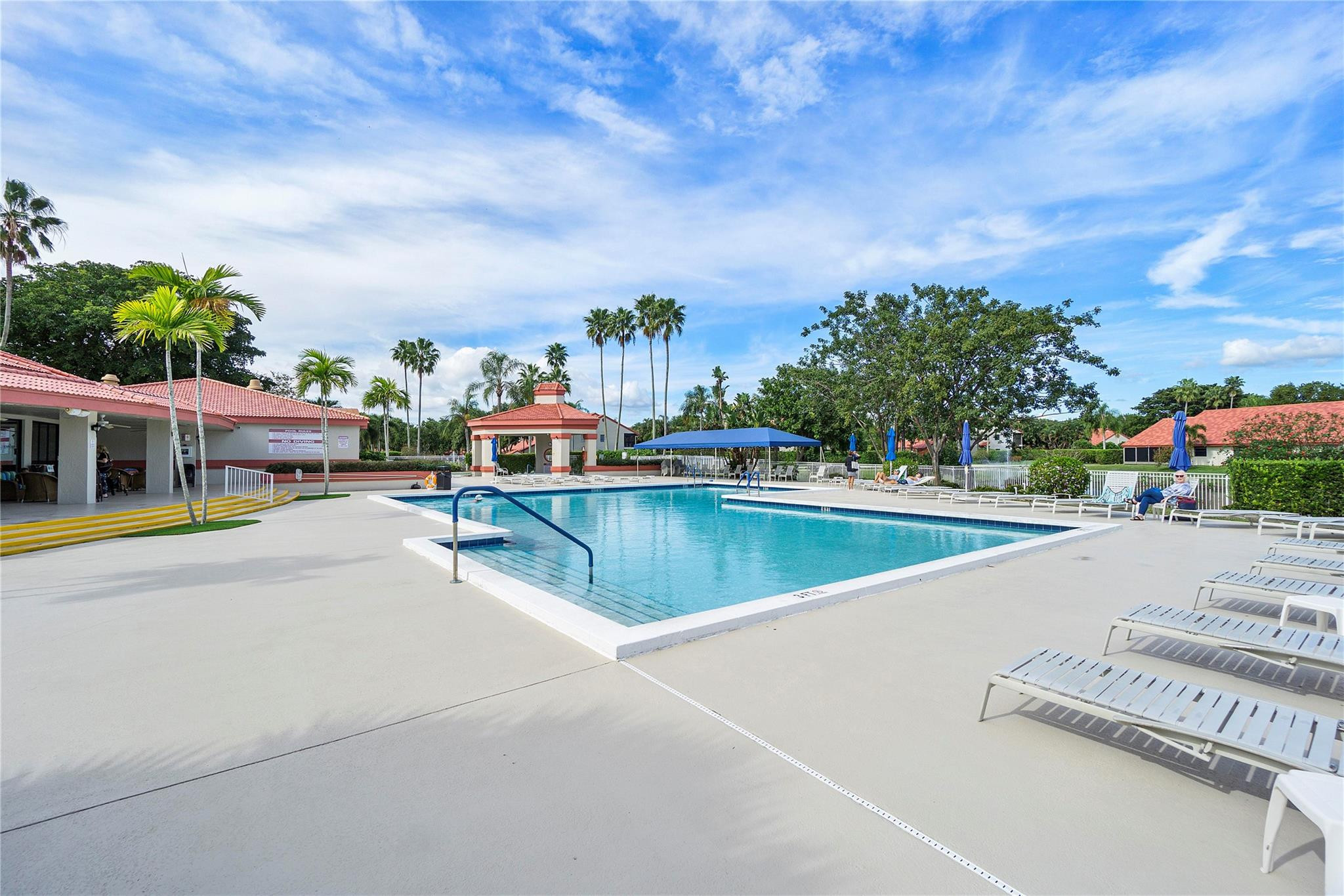 7644 Lexington Club Blvd B