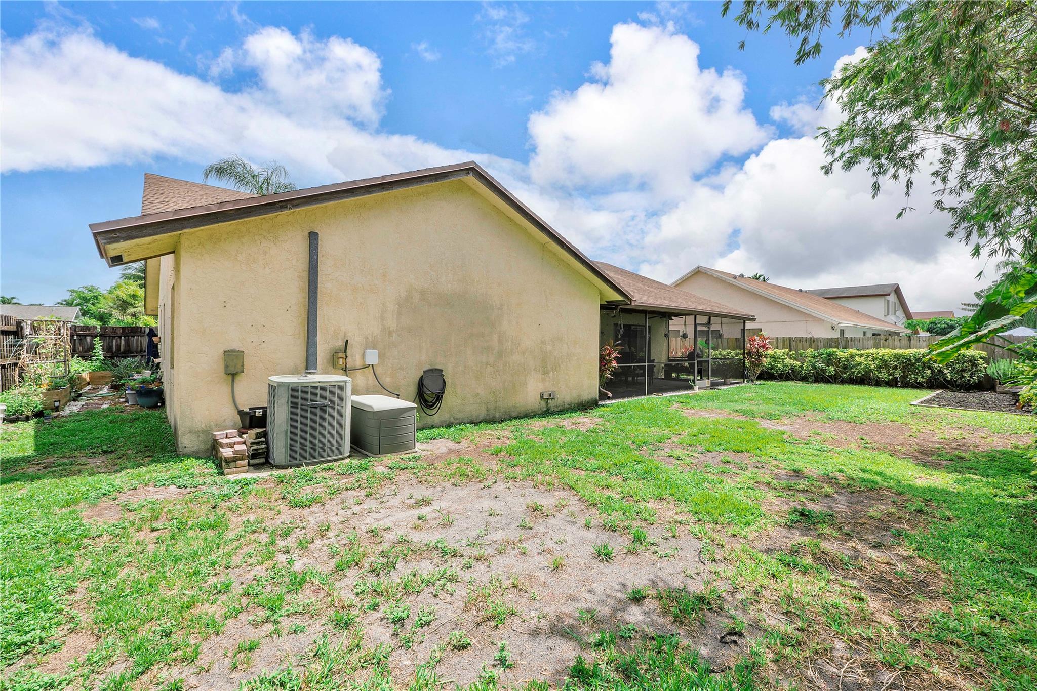 4094 NW 1st Pl
