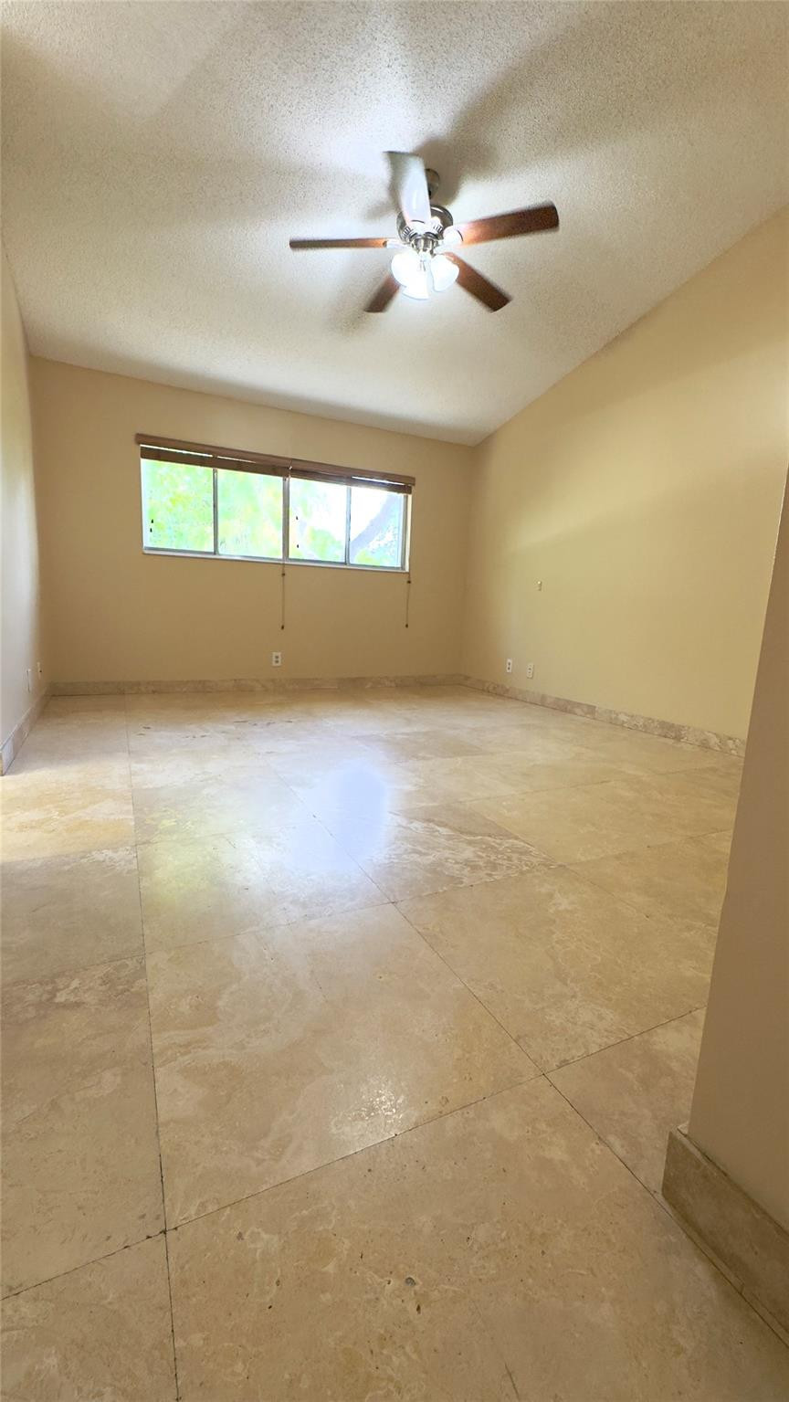 2126 W Discovery Cir