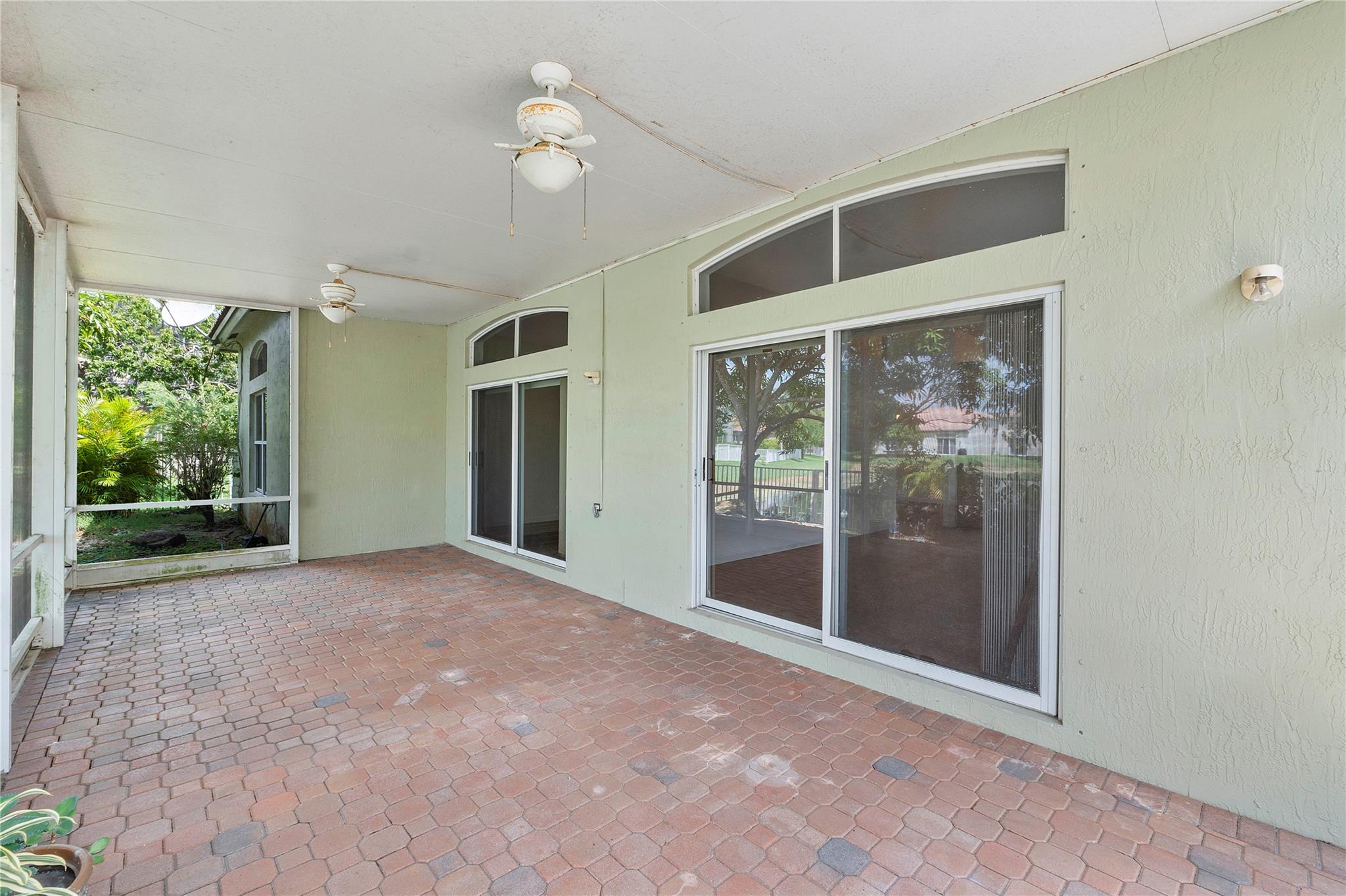 4863 NW 54th Ave