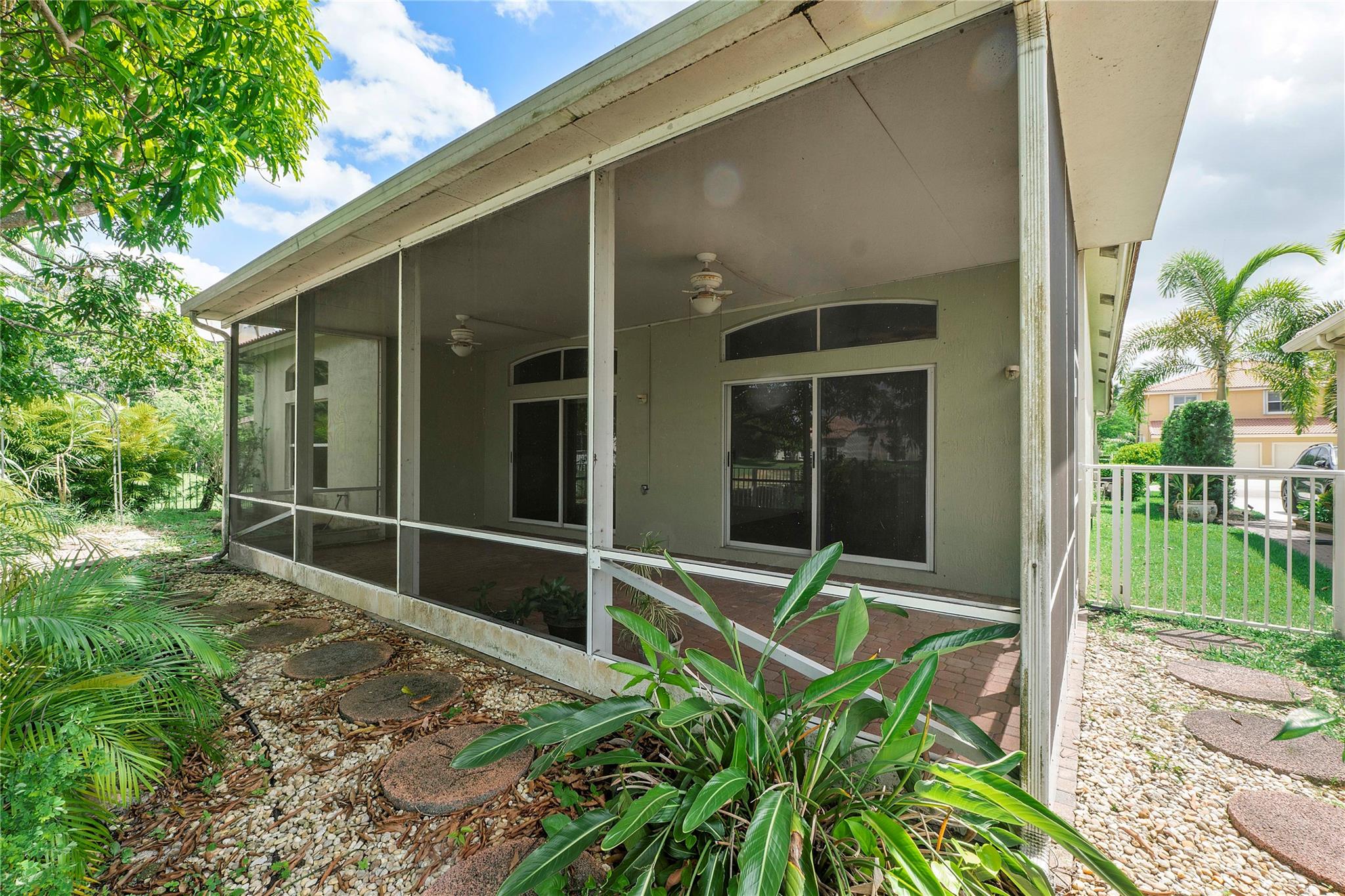 4863 NW 54th Ave
